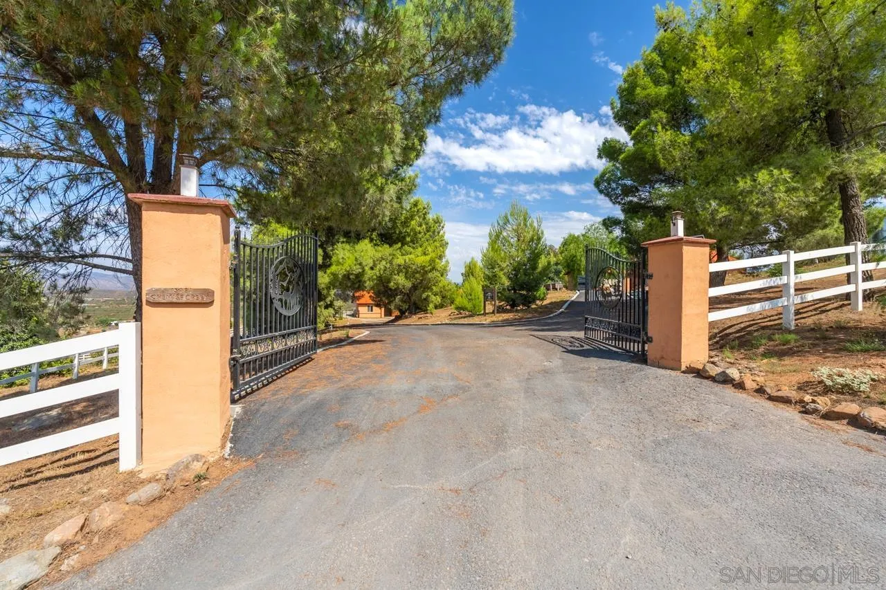 https://cdn.realtyfeed.com/cdn/127/250019757/5559b0bdb99d4bc8c3210af531ba1e86.webp