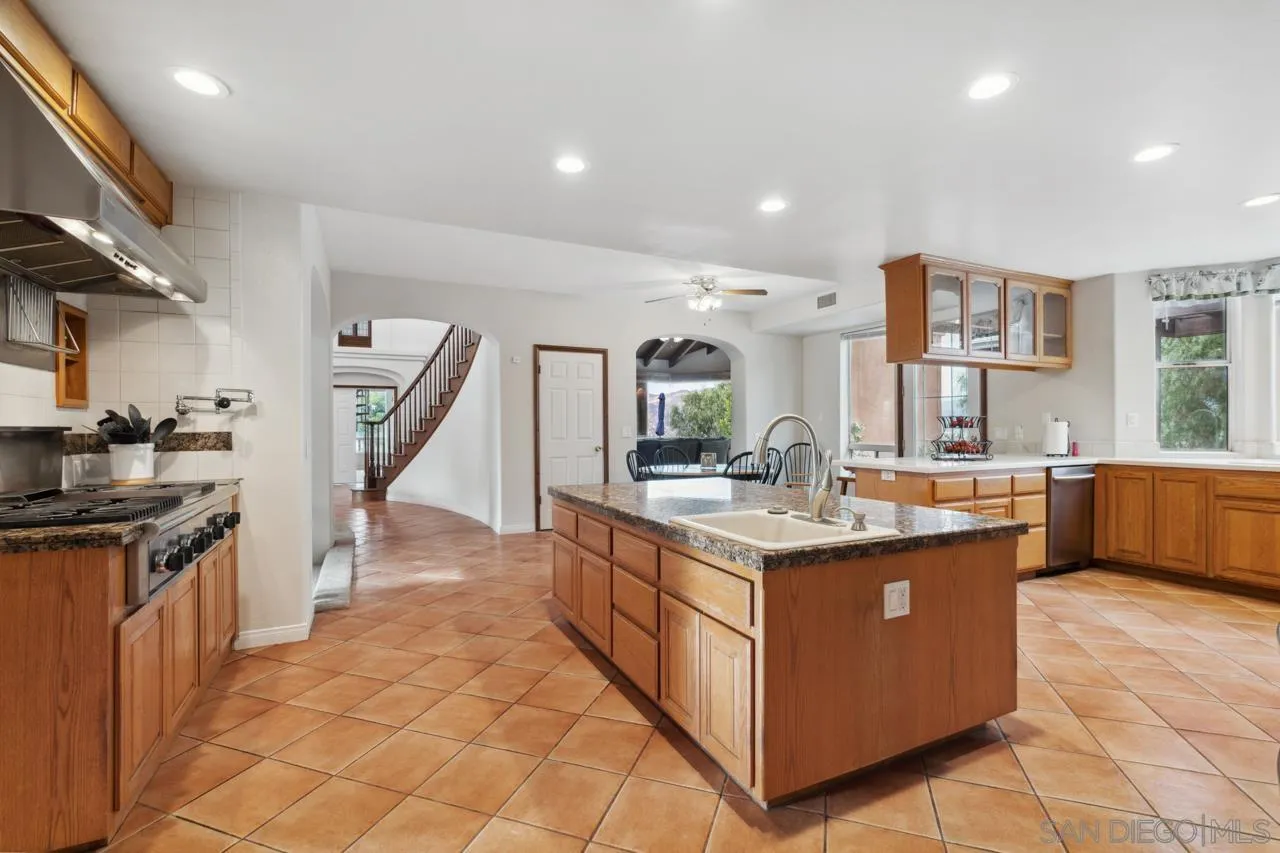 https://cdn.realtyfeed.com/cdn/127/250019757/b1632393dc8193b19fa56933963377fd.webp