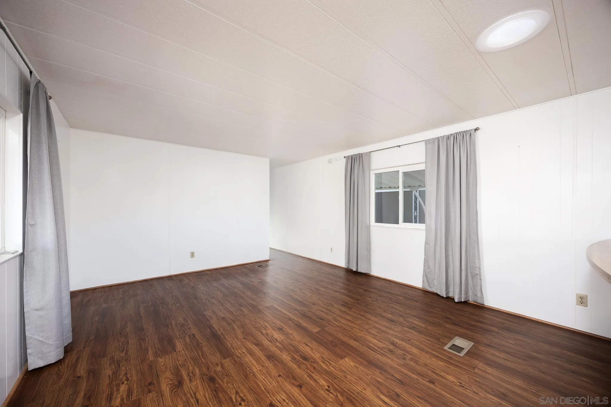 https://cdn.realtyfeed.com/cdn/127/250019765/6e0d91bba27d8be77d6aec726d51431e.webp