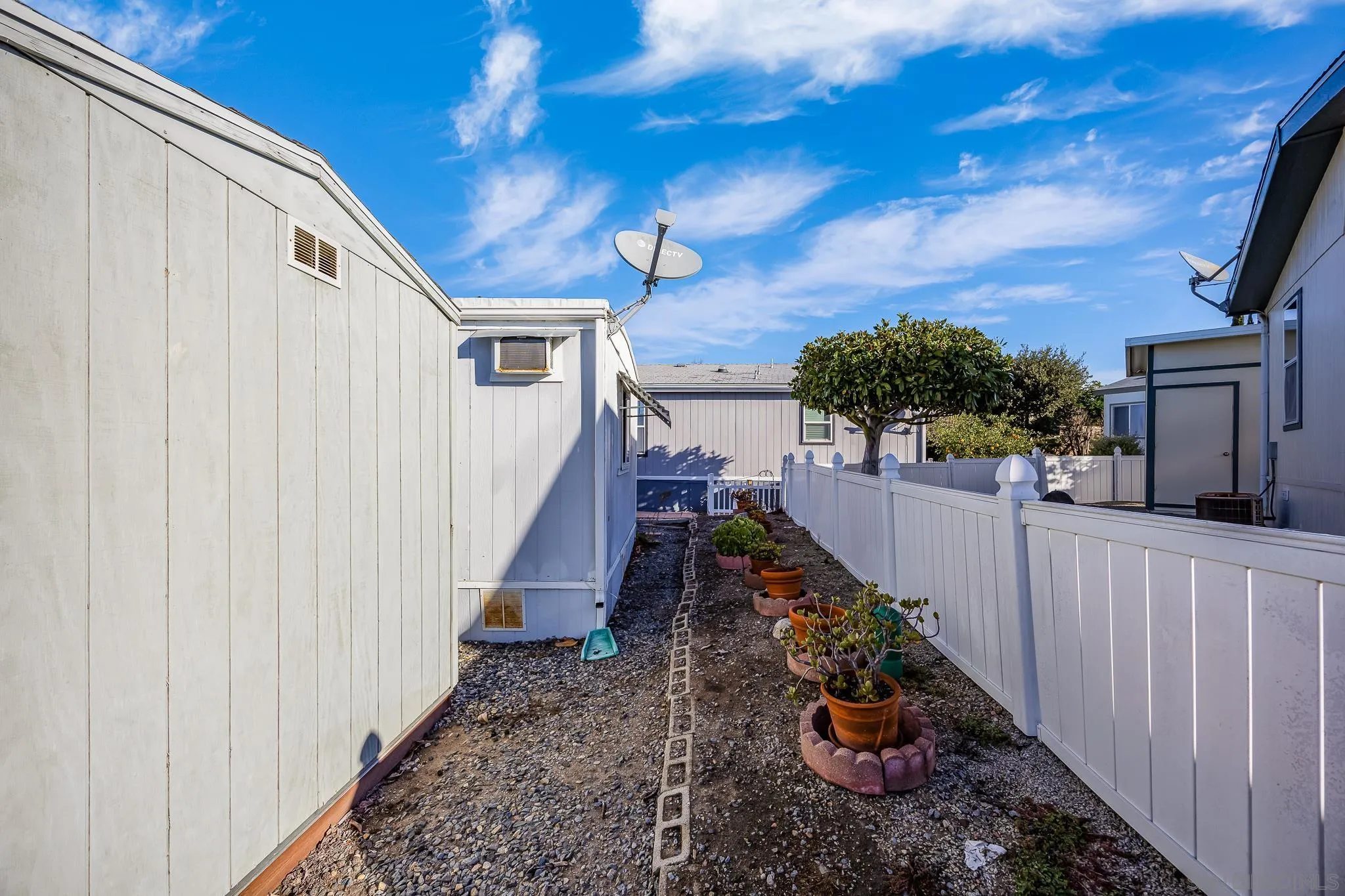 https://cdn.realtyfeed.com/cdn/127/250019765/bac79e9c2f3ddb049921f09e4e2e198b.webp