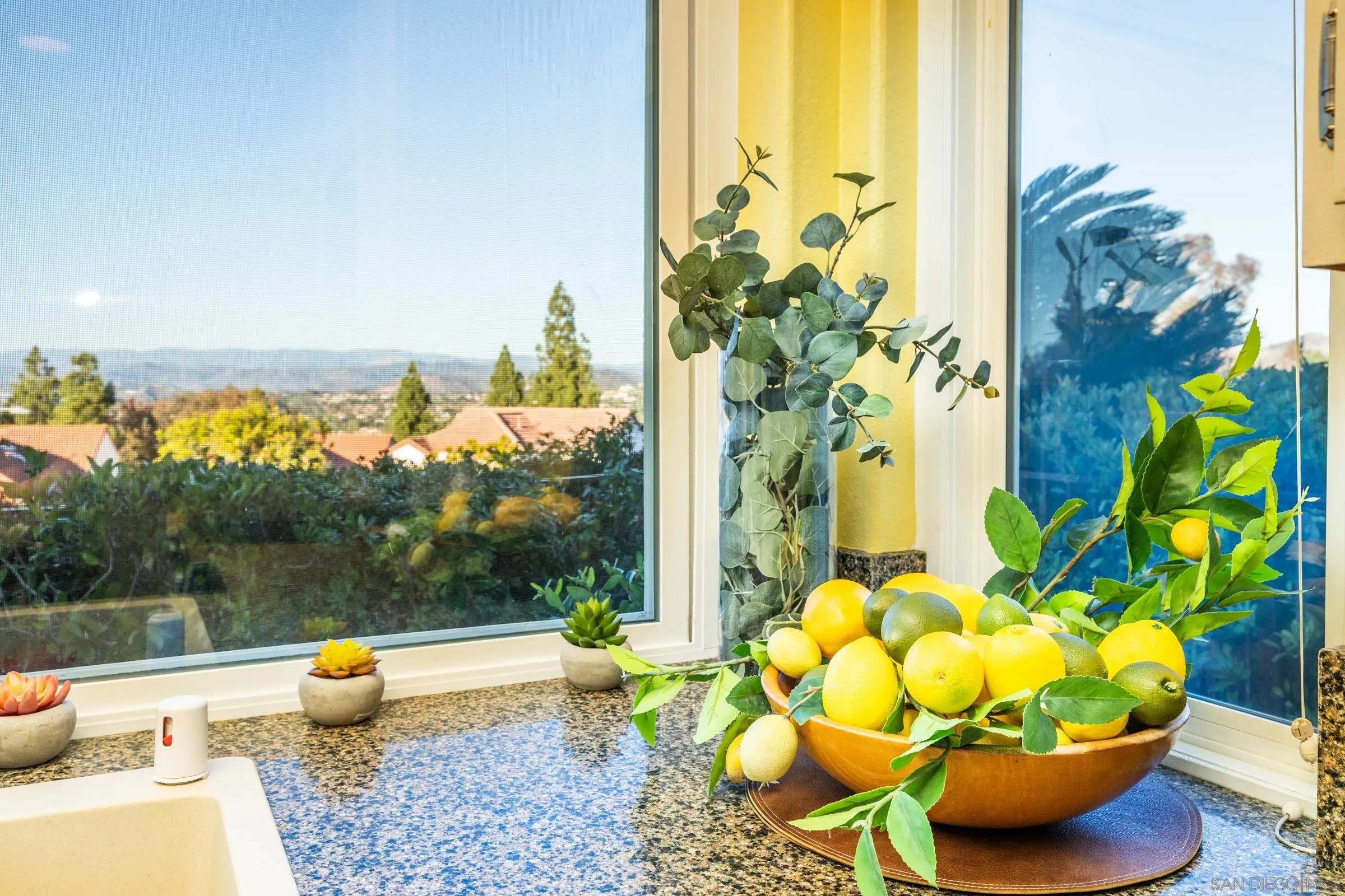https://cdn.realtyfeed.com/cdn/127/250019789/30386815a576b49c85c7f190248261e6.webp