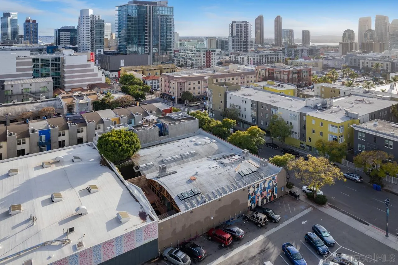 https://cdn.realtyfeed.com/cdn/127/250019806/2b6bd7cf00d4a10c8d2ec8e3d090dd9a.webp