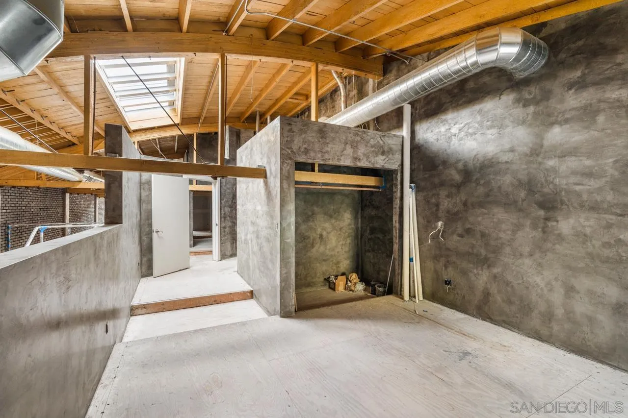 https://cdn.realtyfeed.com/cdn/127/250019806/f0b9f973c983f53e96a34a42e5f133a3.webp