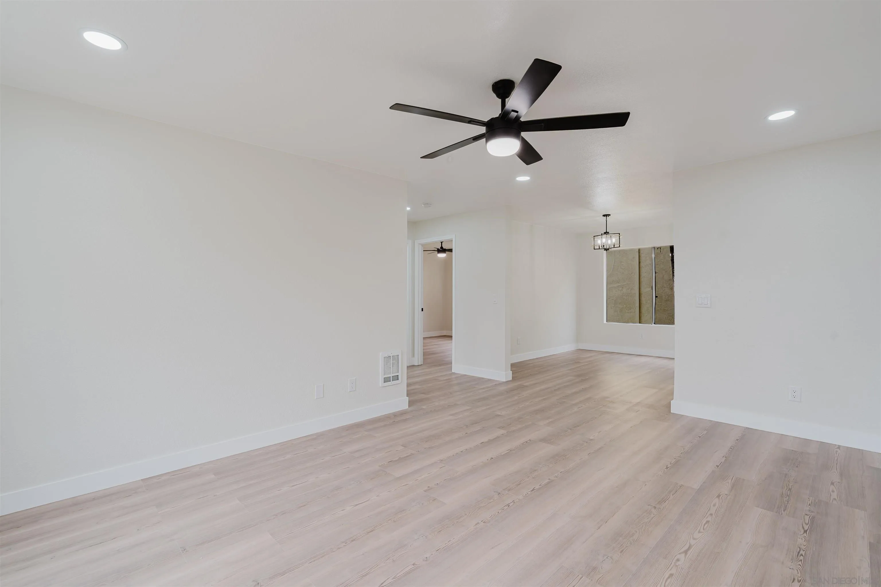 Photo #3: 250019882 Listing 