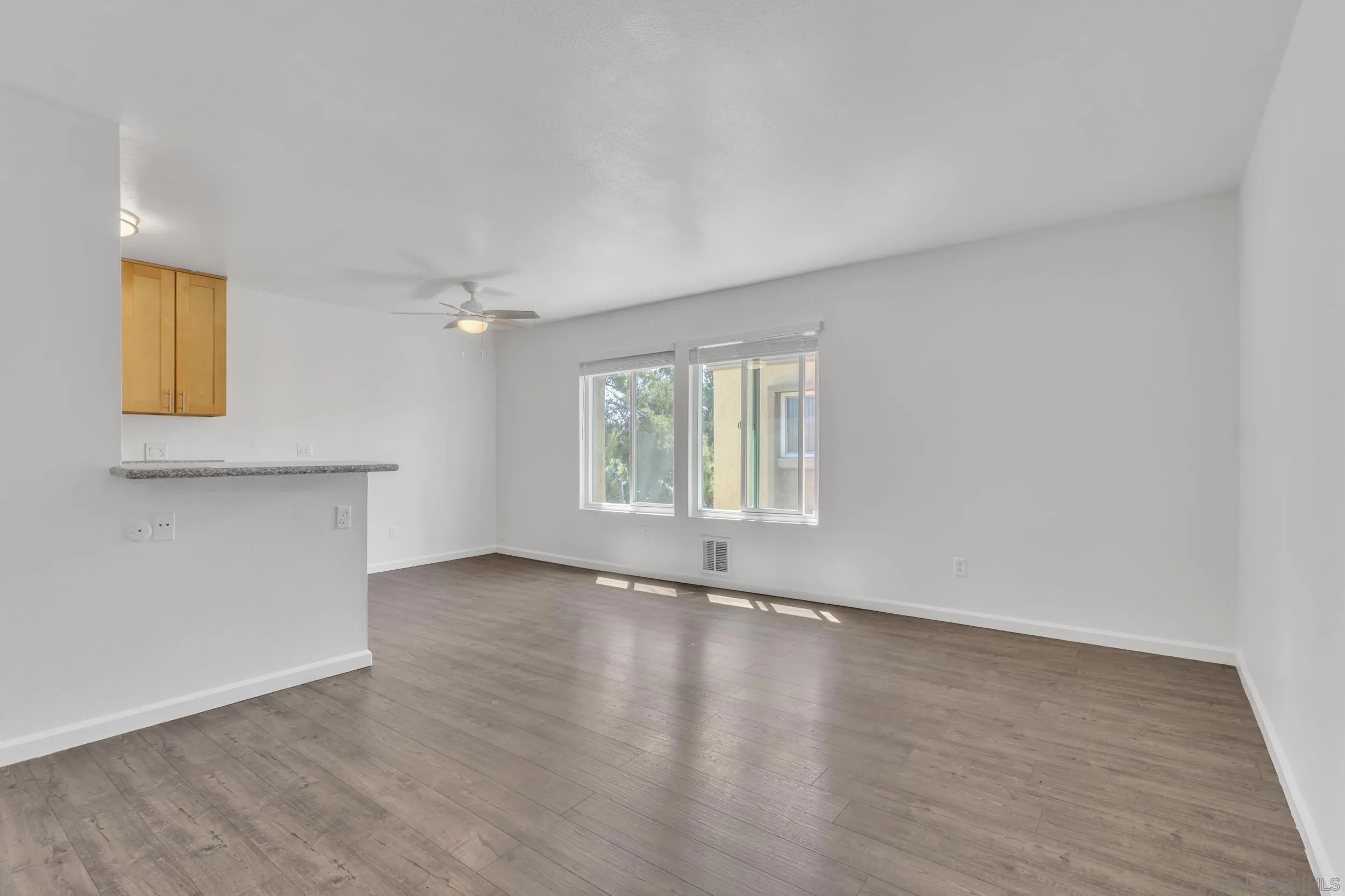 Photo #2: 250019926 Listing 