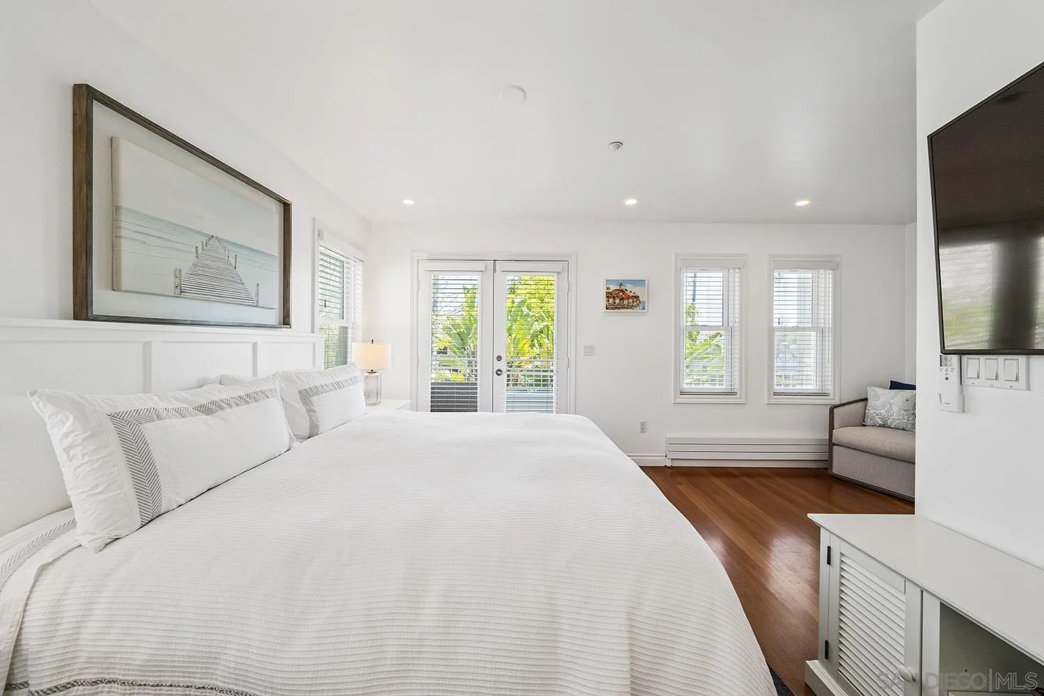 https://cdn.realtyfeed.com/cdn/127/250019935/2a805e5b1bec7f8b8dc6b01c6a9358d6.webp