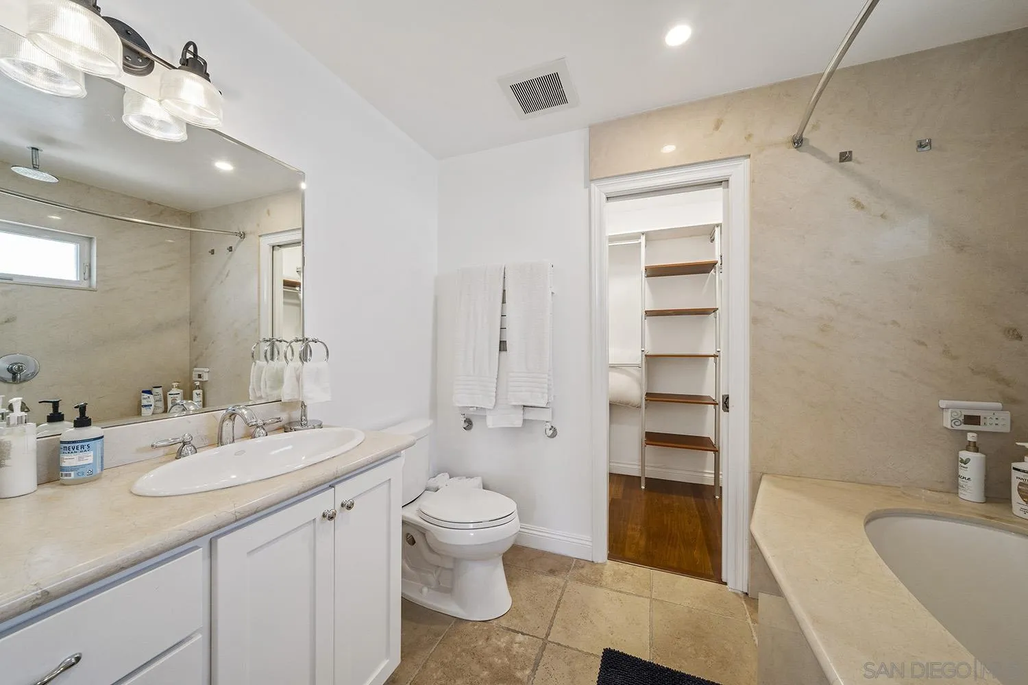 https://cdn.realtyfeed.com/cdn/127/250019935/6c8ed3a5529127d2832f47d2178ce405.webp
