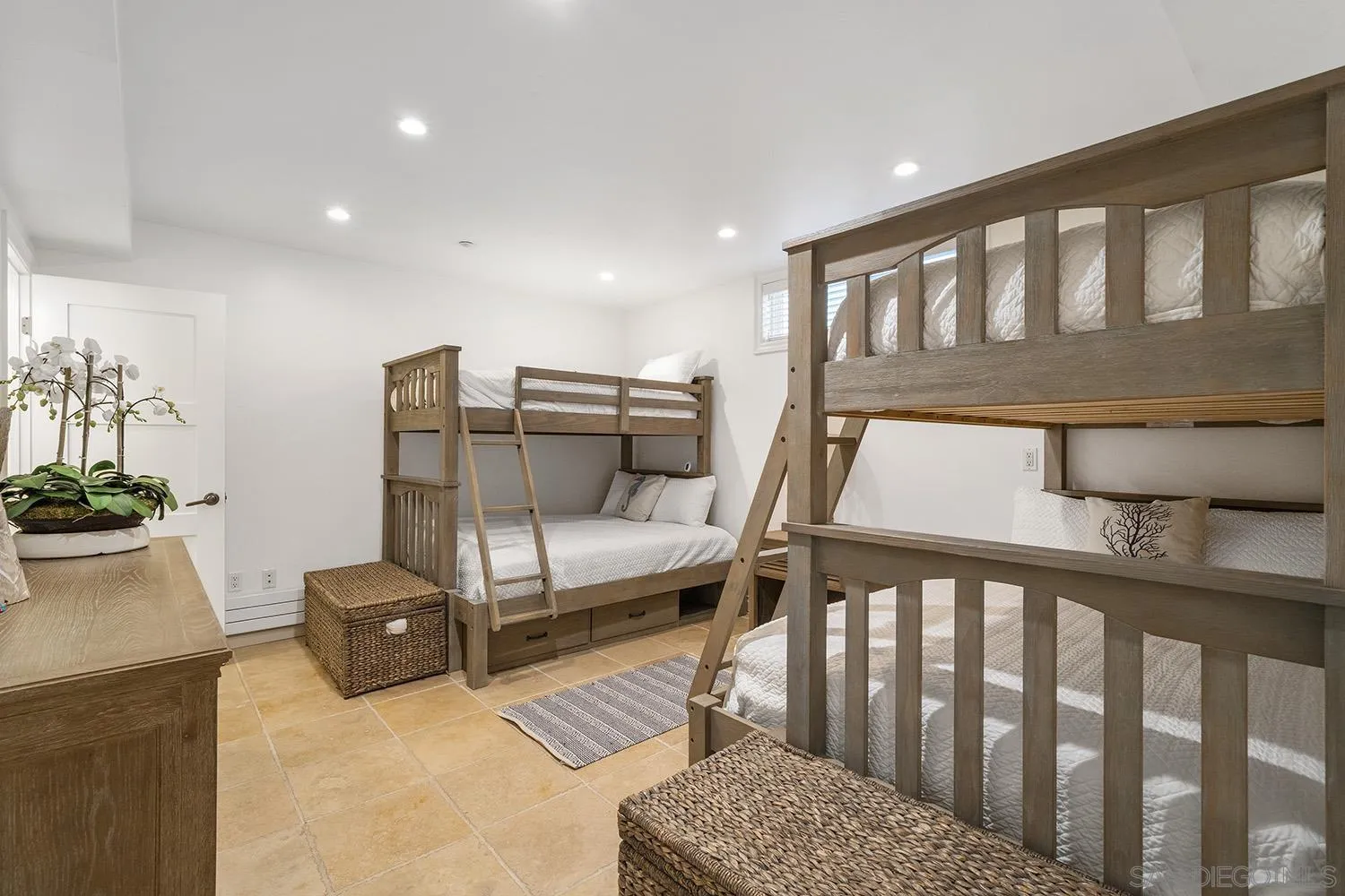 https://cdn.realtyfeed.com/cdn/127/250019935/a1c22d28d6a5bcfa436fb484f601fa50.webp