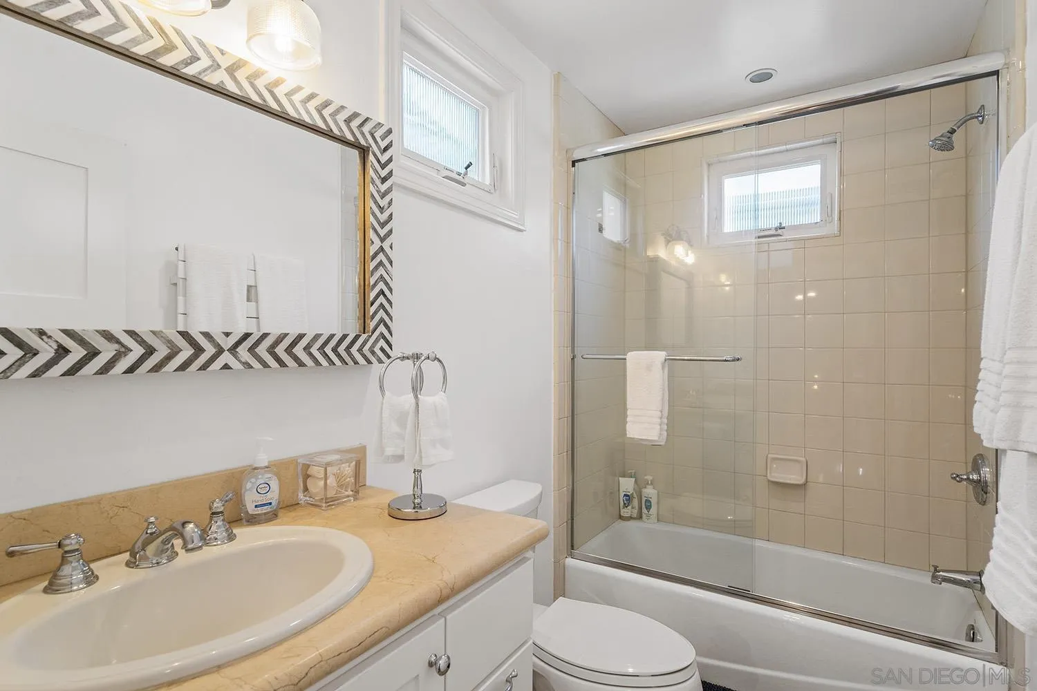https://cdn.realtyfeed.com/cdn/127/250019935/ae618449465696d322c186b2d9ebaf5a.webp