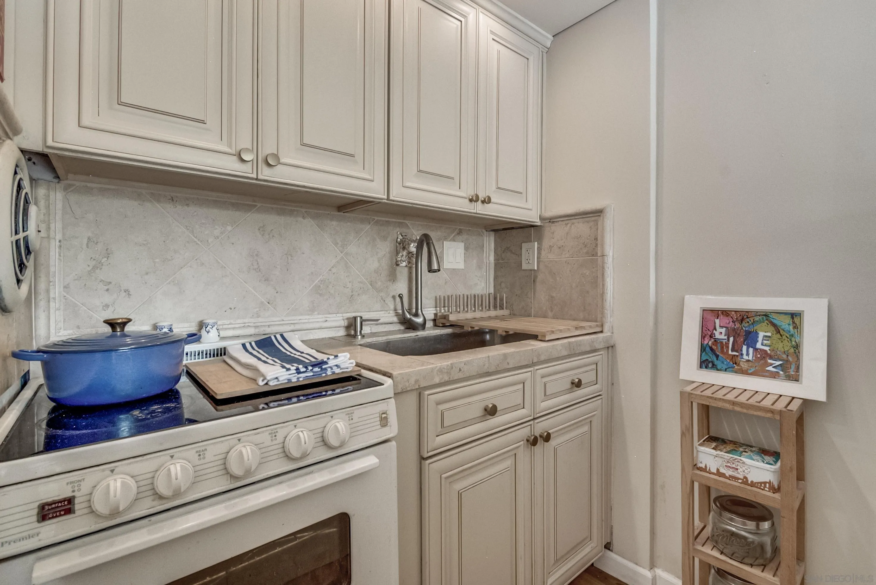 https://cdn.realtyfeed.com/cdn/127/250020083/4f9e4860fb99272d8811165b340ee61c.webp
