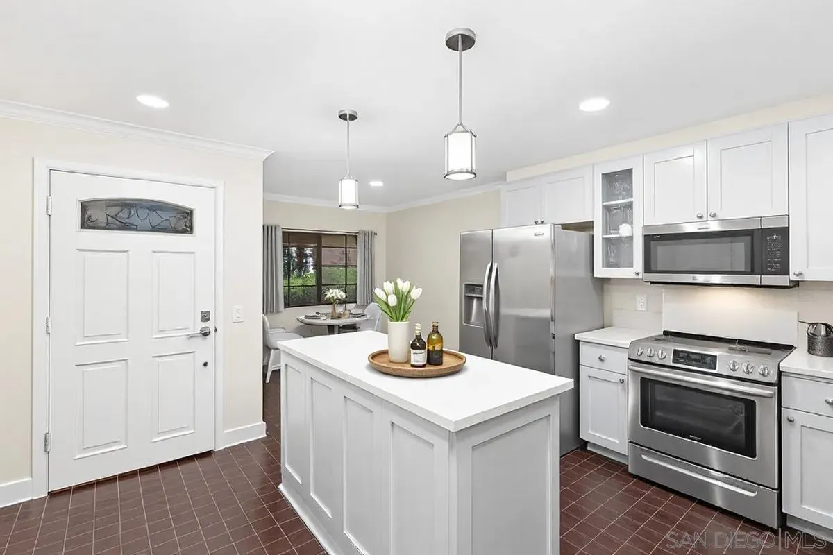 Photo #3: 250020212 Listing 