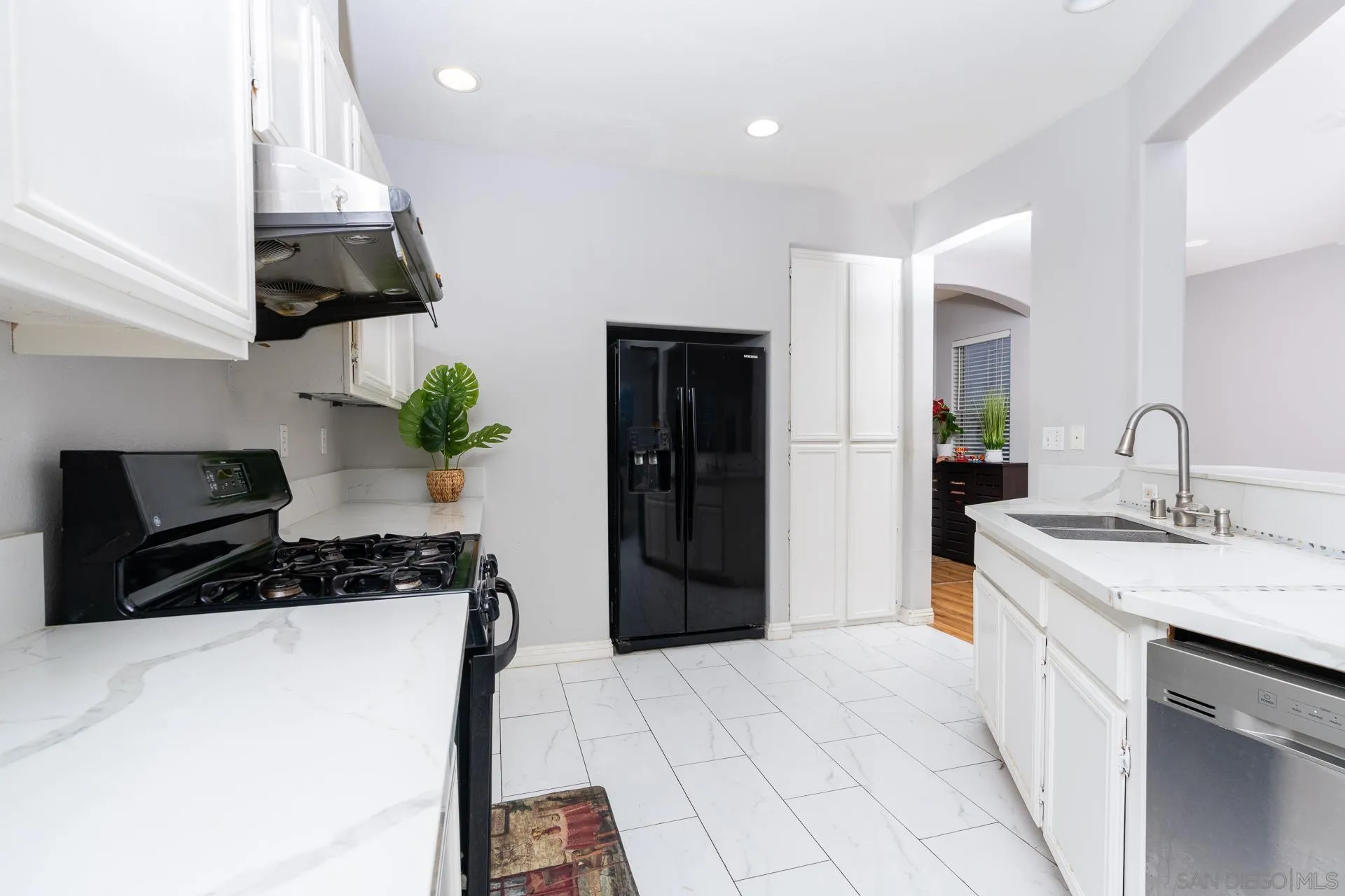 https://cdn.realtyfeed.com/cdn/127/250020316/4ba1f4adef5244ac62a3ff8f9f82bcf2.webp