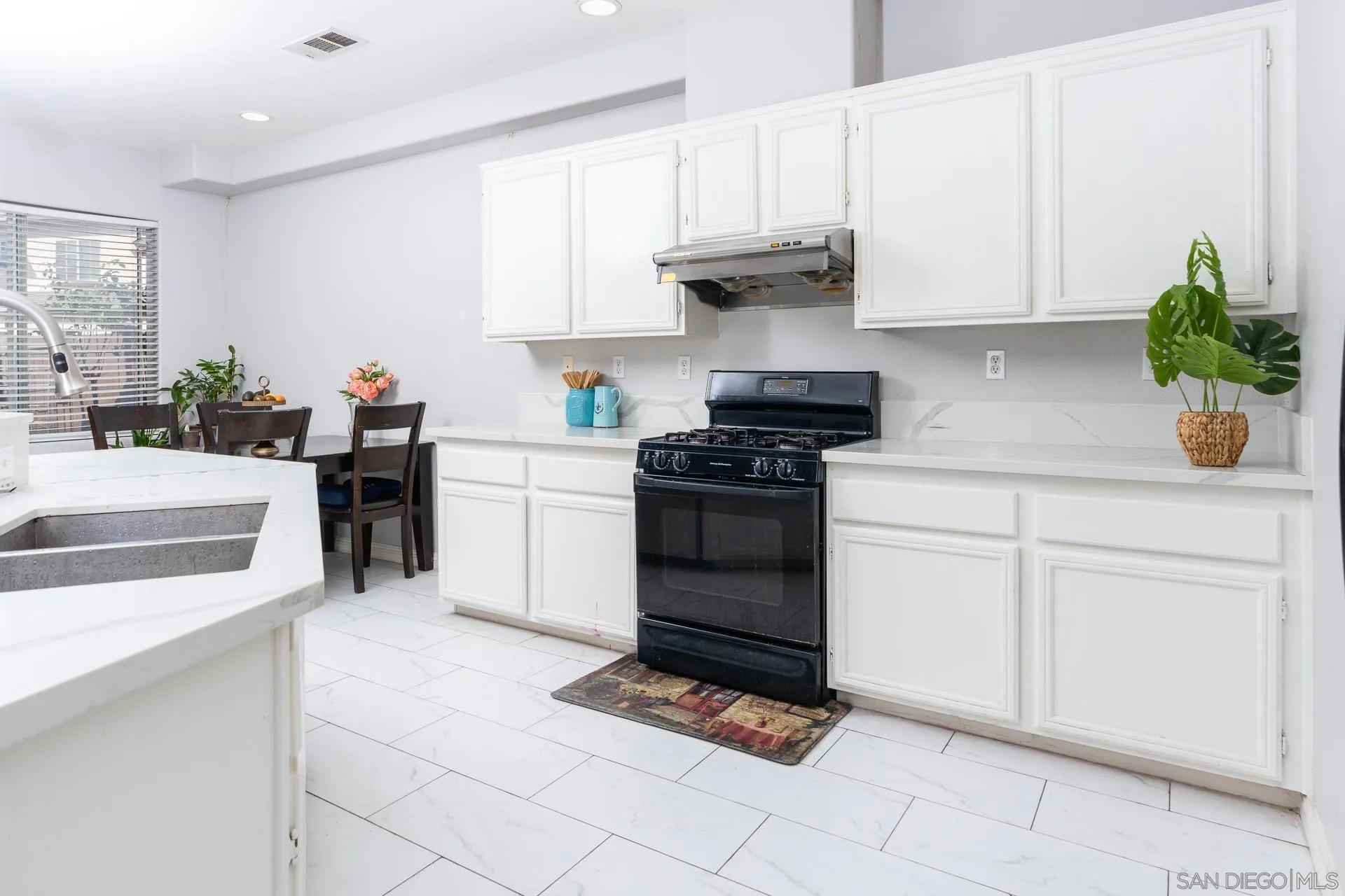 https://cdn.realtyfeed.com/cdn/127/250020316/68ff831d2fdf11d655575f983bb656b2.webp