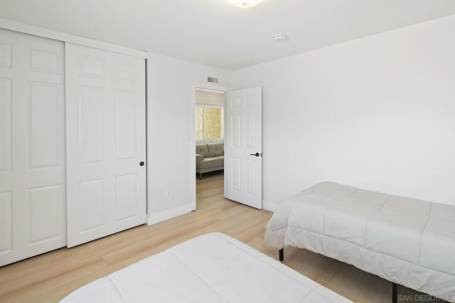 https://cdn.realtyfeed.com/cdn/127/250020380/1ae368a91afe8b74193866b9f3e4ee14.webp