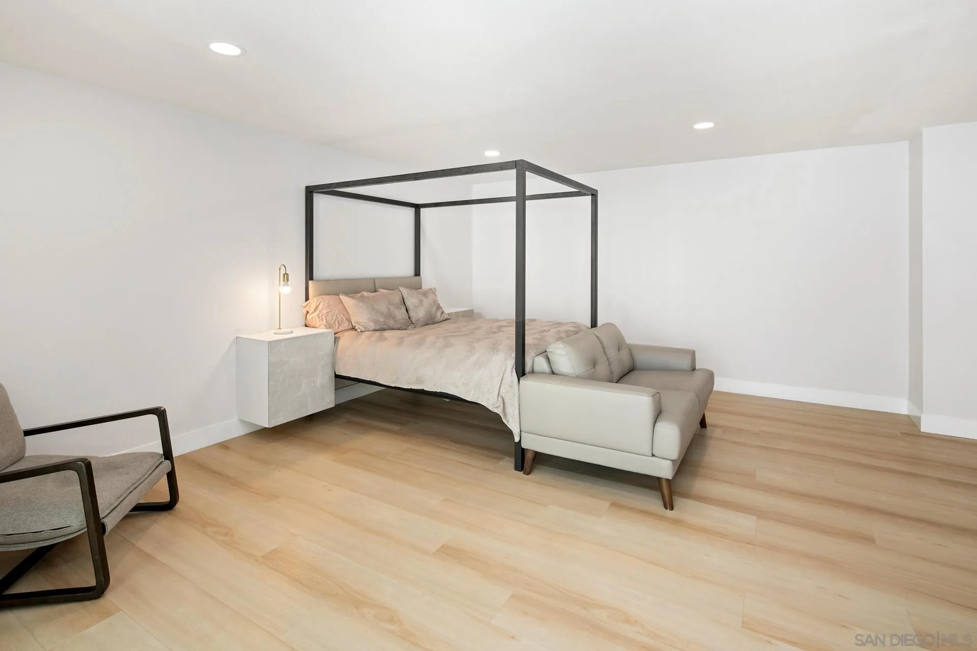 https://cdn.realtyfeed.com/cdn/127/250020380/3e5a2aa77b00f59cd8d937a187cb728d.webp
