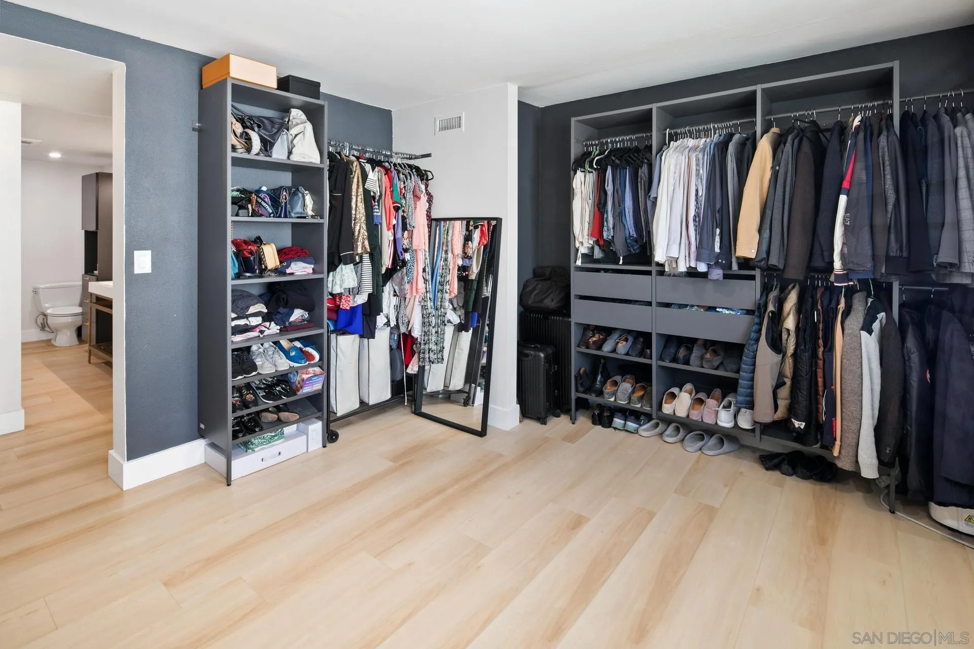 https://cdn.realtyfeed.com/cdn/127/250020380/4094aafb3d94c43b55df422914d22fad.webp