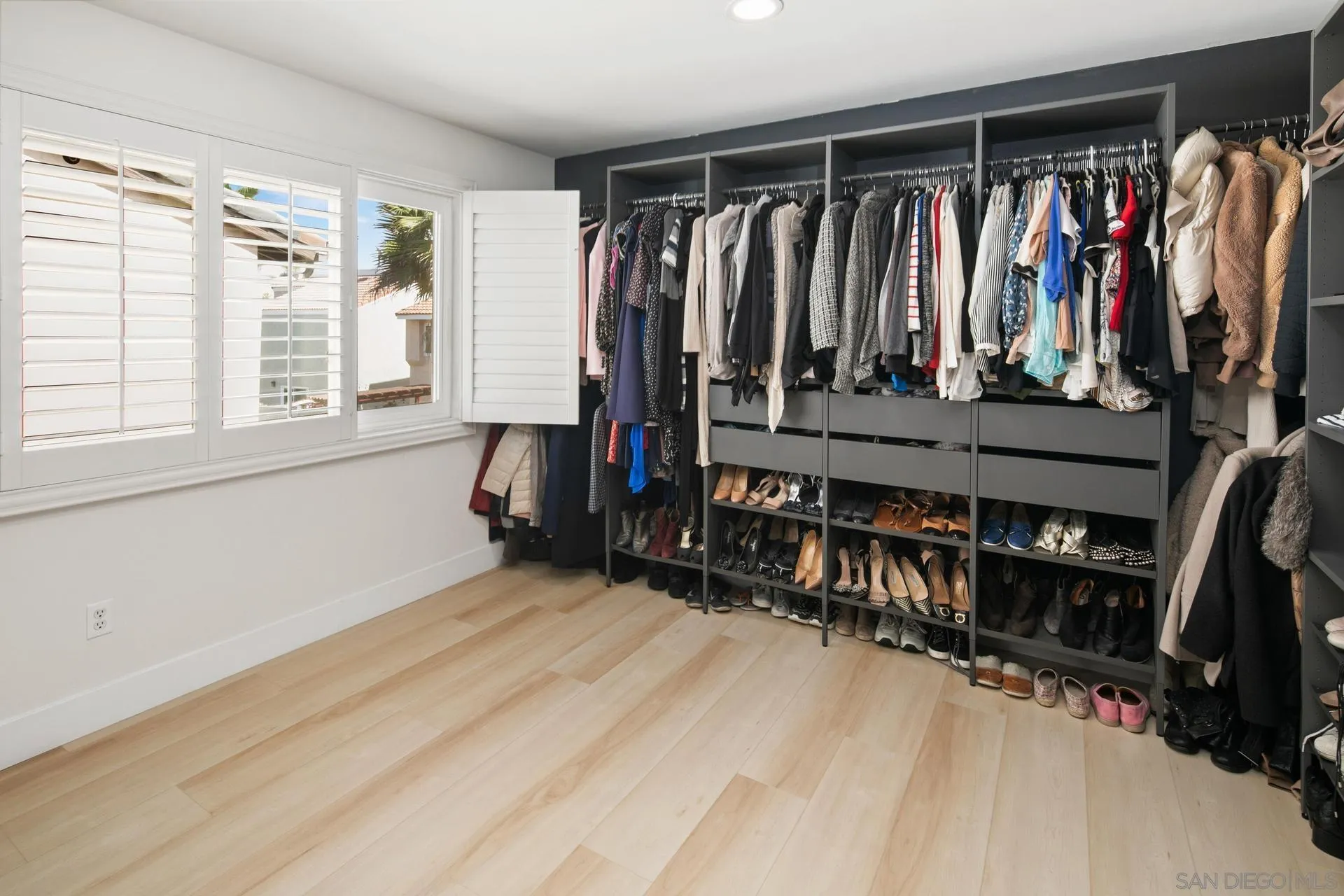 https://cdn.realtyfeed.com/cdn/127/250020380/c5bf8861139c754ca692bf07b430d35f.webp