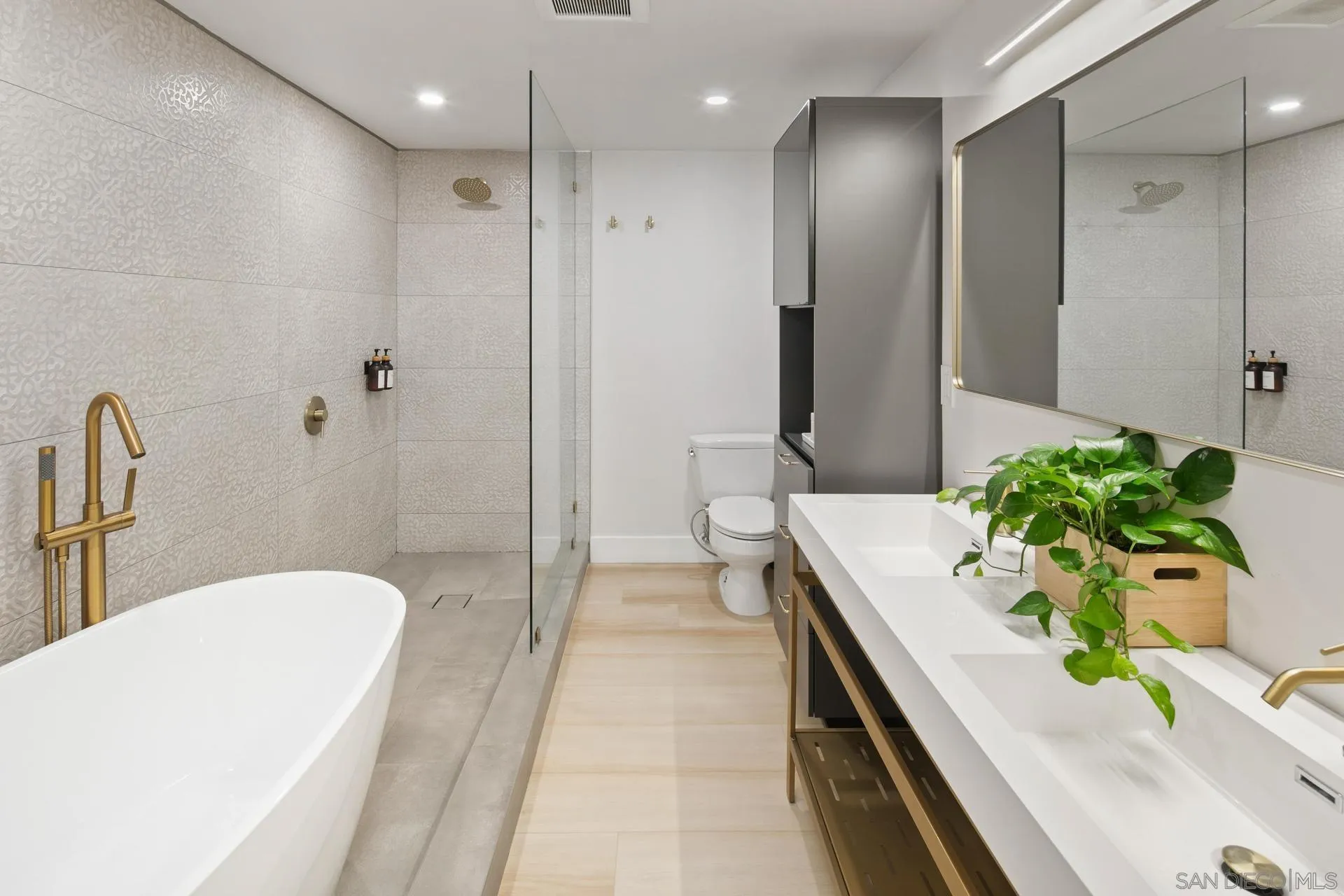 https://cdn.realtyfeed.com/cdn/127/250020380/d64eb4ca91ddcc6ec2c472a49cc59d17.webp