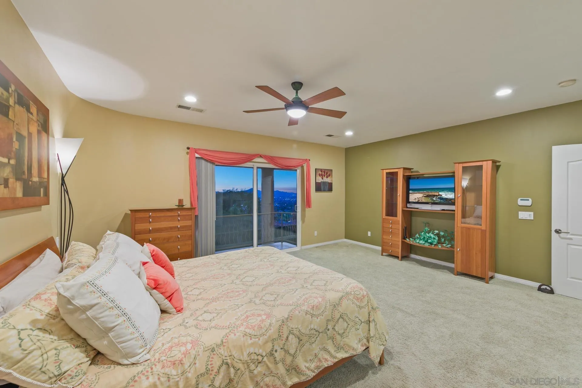 https://cdn.realtyfeed.com/cdn/127/250020382/273d38ca2e92fa13b6224c50b9fc4b51.webp