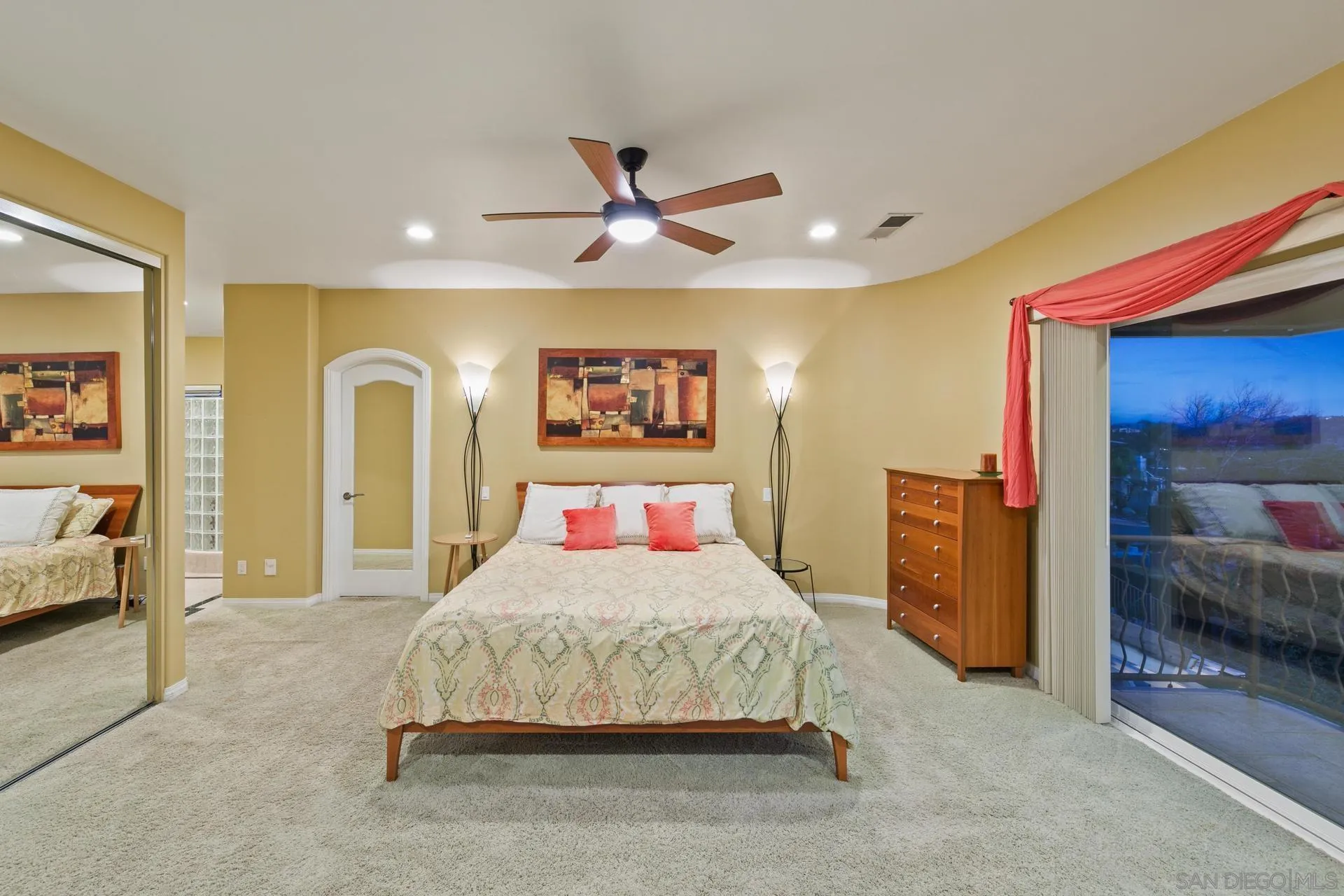 https://cdn.realtyfeed.com/cdn/127/250020382/40d2ca7b920cec4868de86d032582ed8.webp