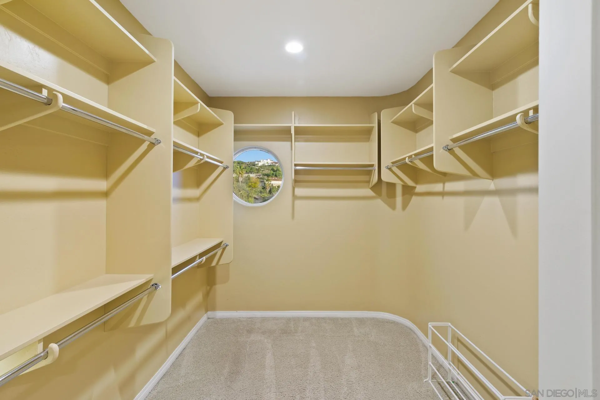 https://cdn.realtyfeed.com/cdn/127/250020382/8ebfd3ce20955b9da3e07a1626b21e6d.webp