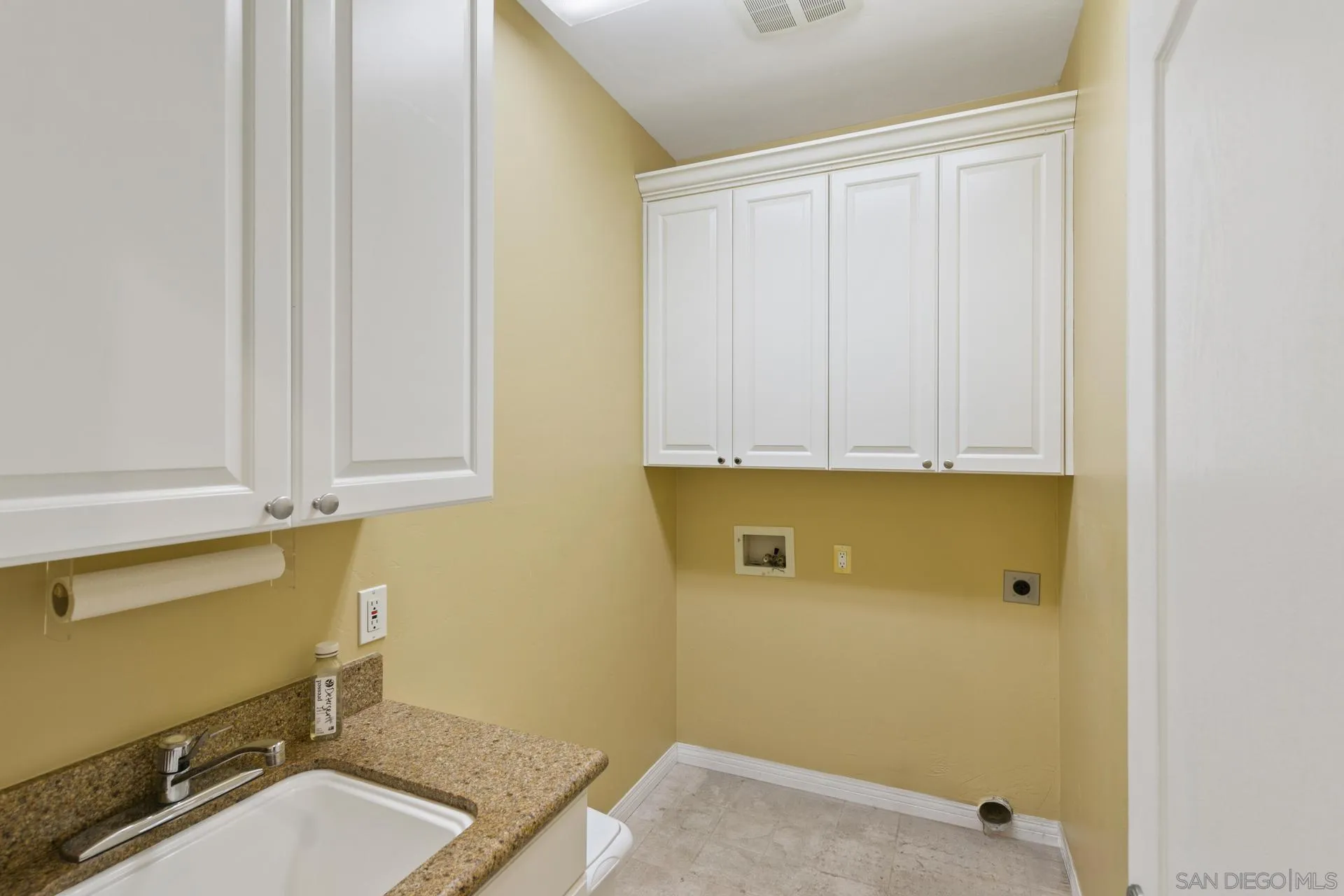 https://cdn.realtyfeed.com/cdn/127/250020382/a5f9f99910576cf3f2e9ccd60cc56eea.webp