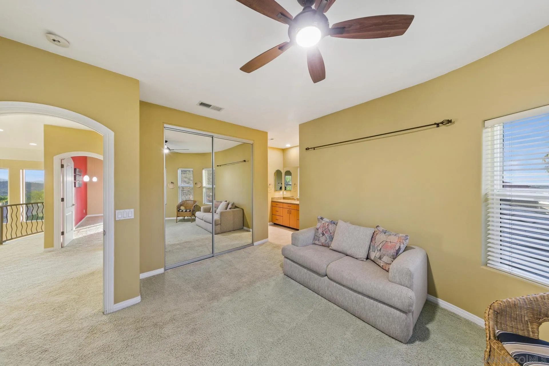 https://cdn.realtyfeed.com/cdn/127/250020382/cc079f662330f288d8ab71e3d05e33d2.webp