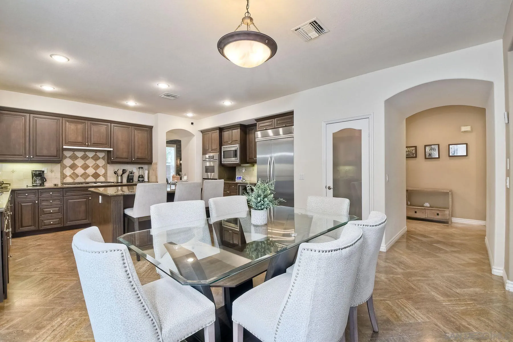 https://cdn.realtyfeed.com/cdn/127/250020455/446b0534421d98fc2cad69894def15d1.webp