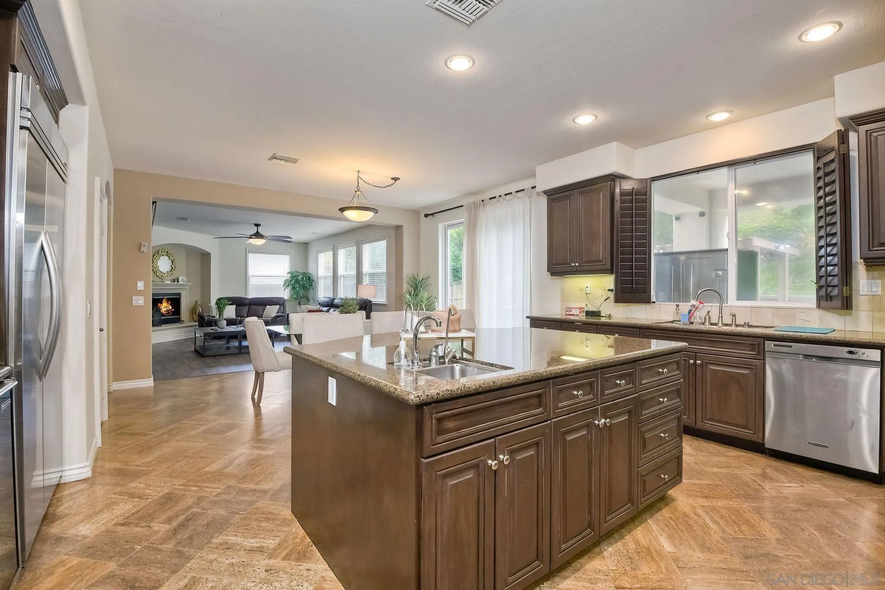 https://cdn.realtyfeed.com/cdn/127/250020455/bdfb5b934832512bf0947227eeaa7da1.webp