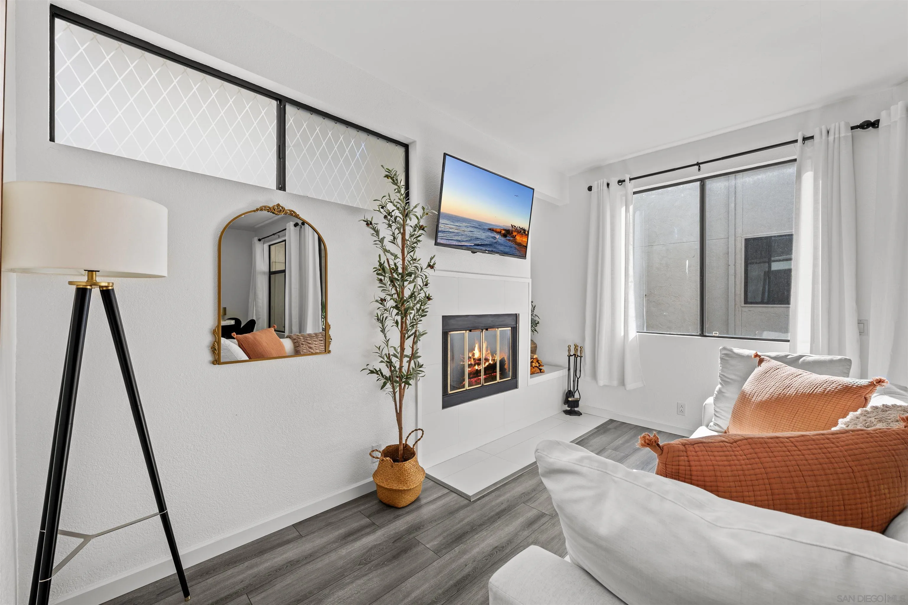 Photo #2: 250020543 Listing 