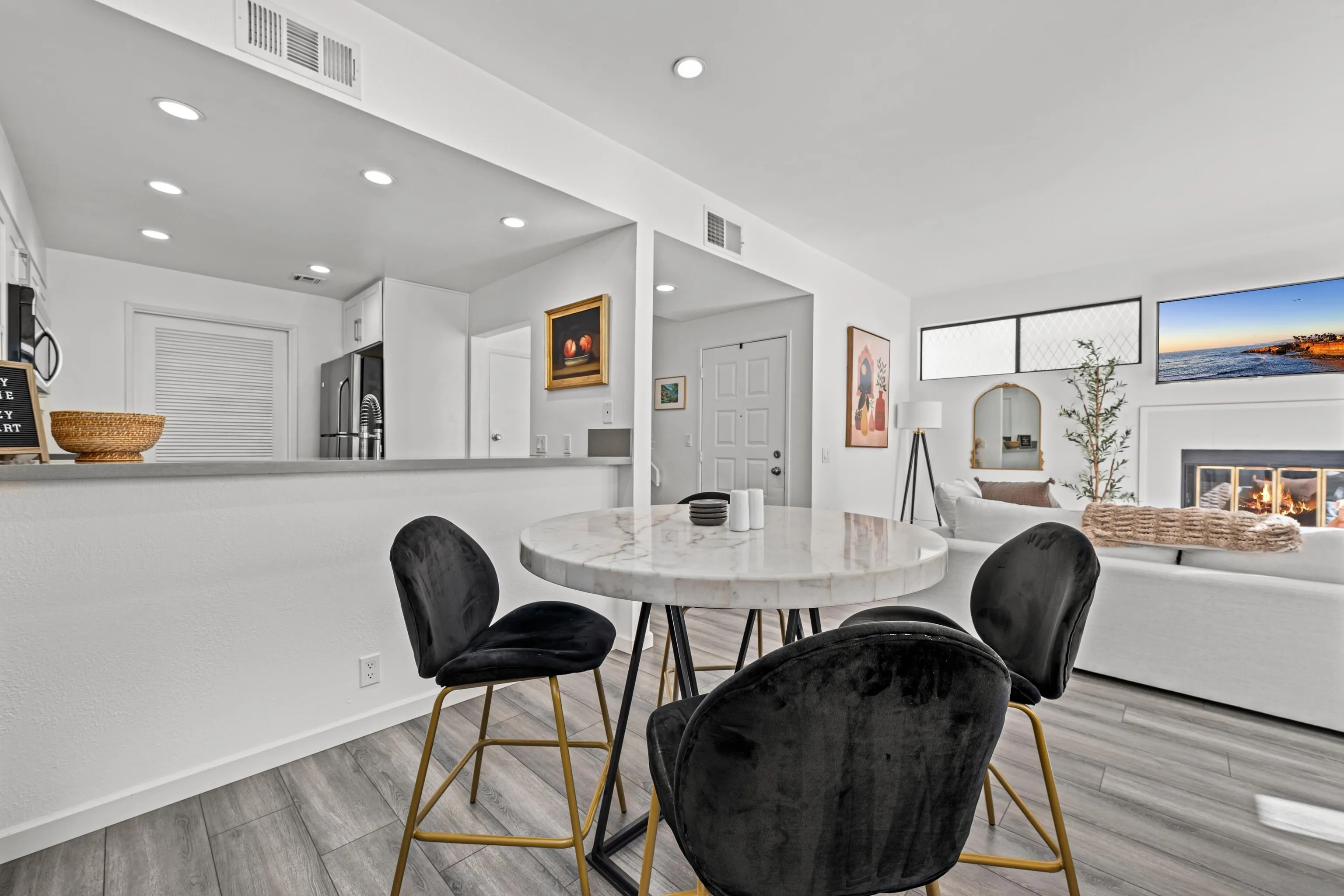 Photo #3: 250020543 Listing 