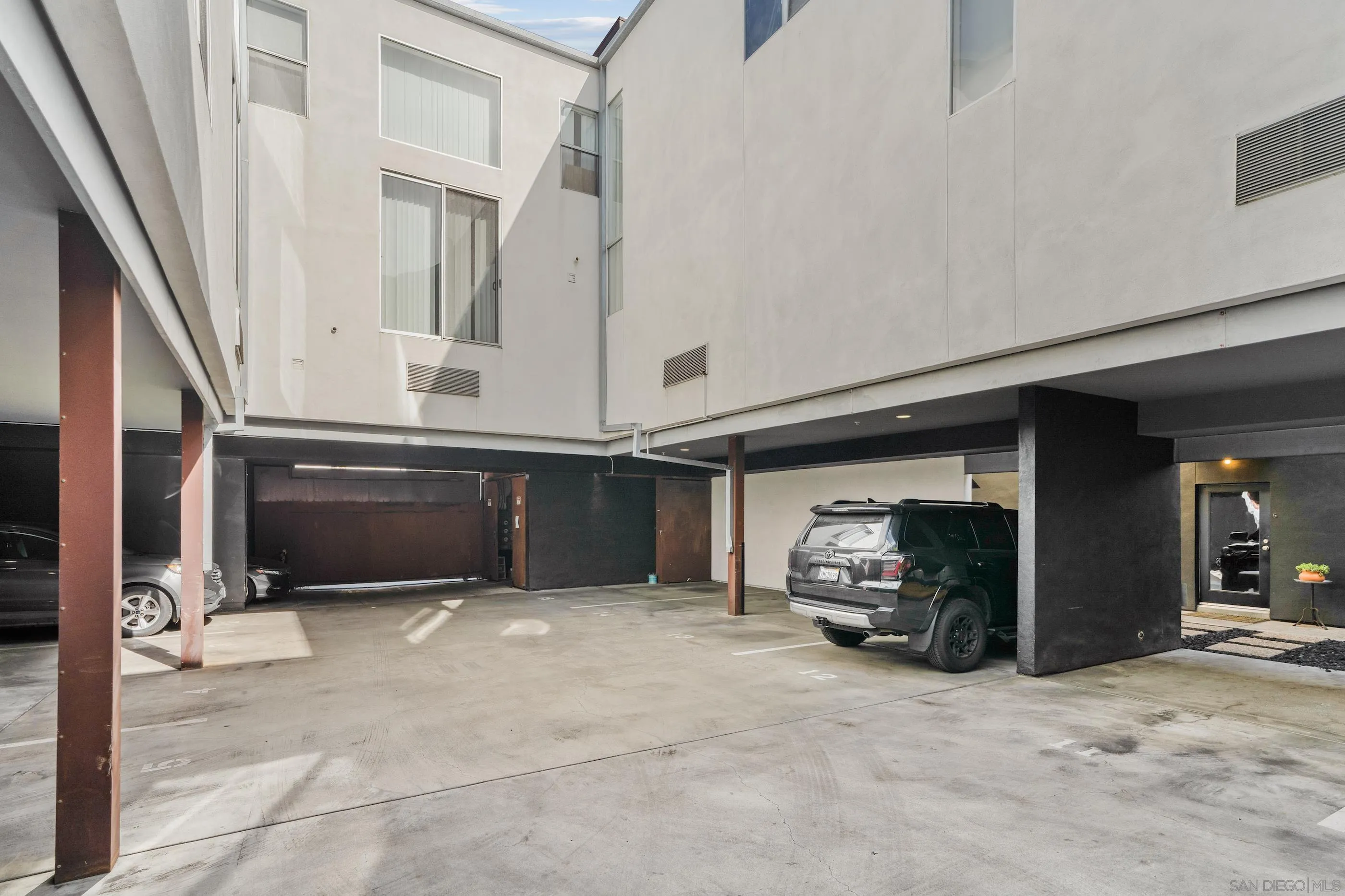 https://cdn.realtyfeed.com/cdn/127/250020622/054779564b45926b1155353995903a6f.webp