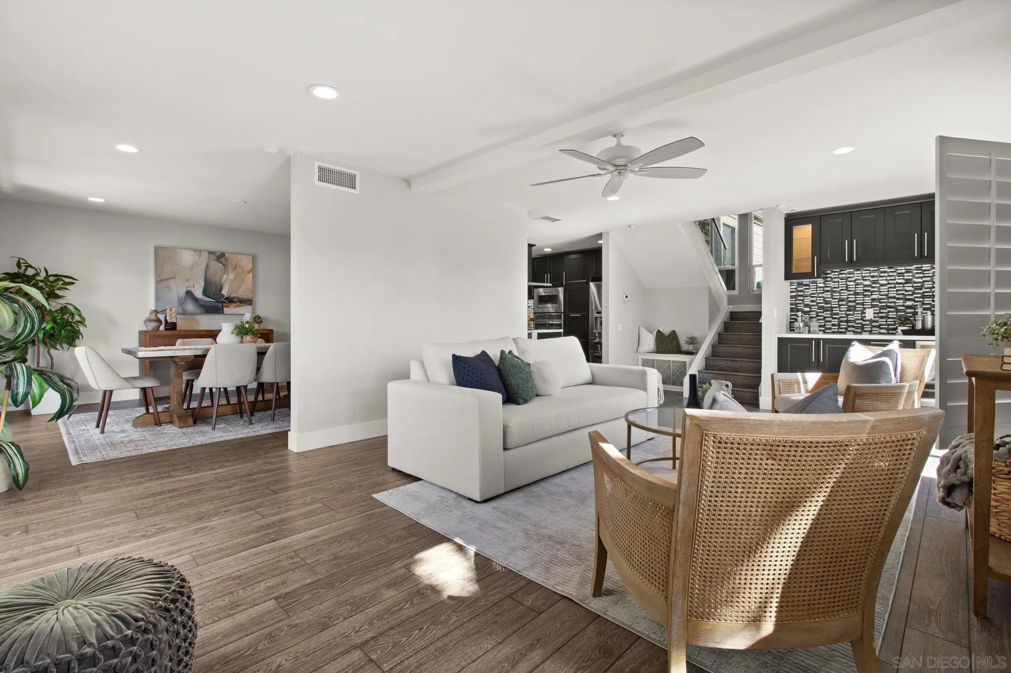 Photo #2: 250020696 Listing 