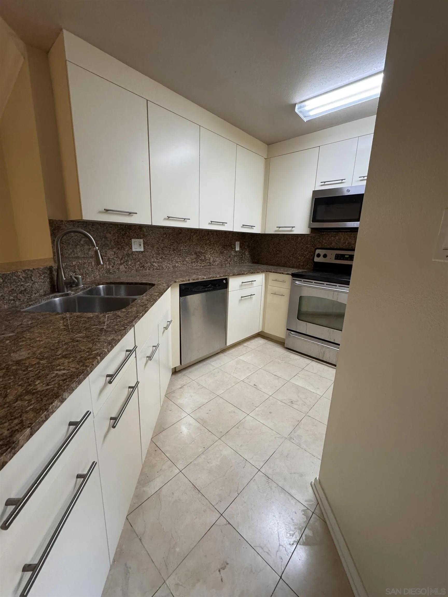 https://cdn.realtyfeed.com/cdn/127/250020779/56800c5bec942ba3b53541fd8a381441.webp