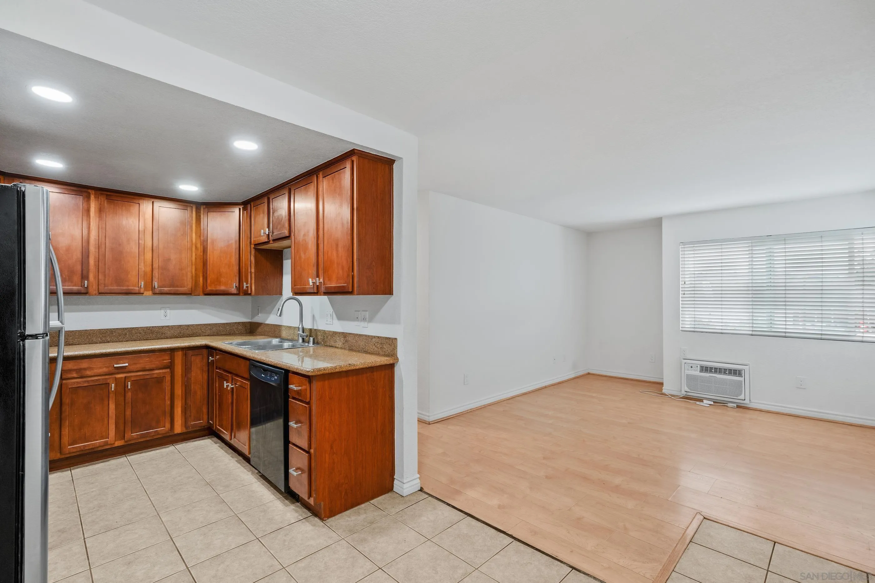 Photo #6: 250020801 Listing 