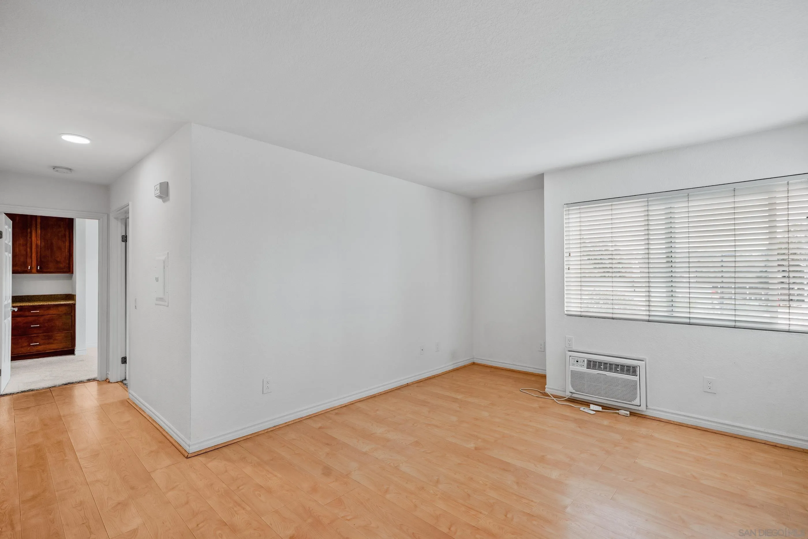 Photo #2: 250020801 Listing 