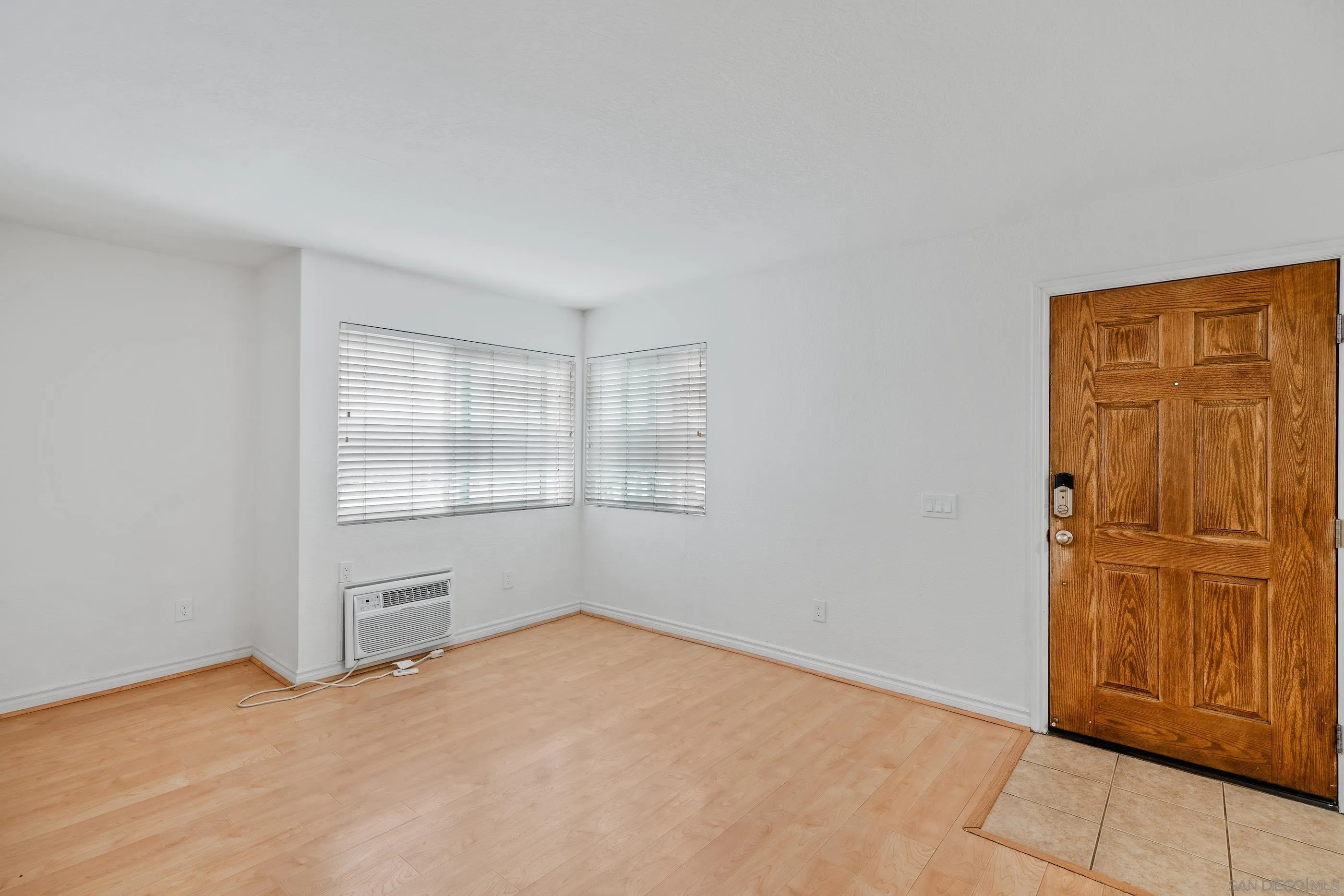 Photo #5: 250020801 Listing 