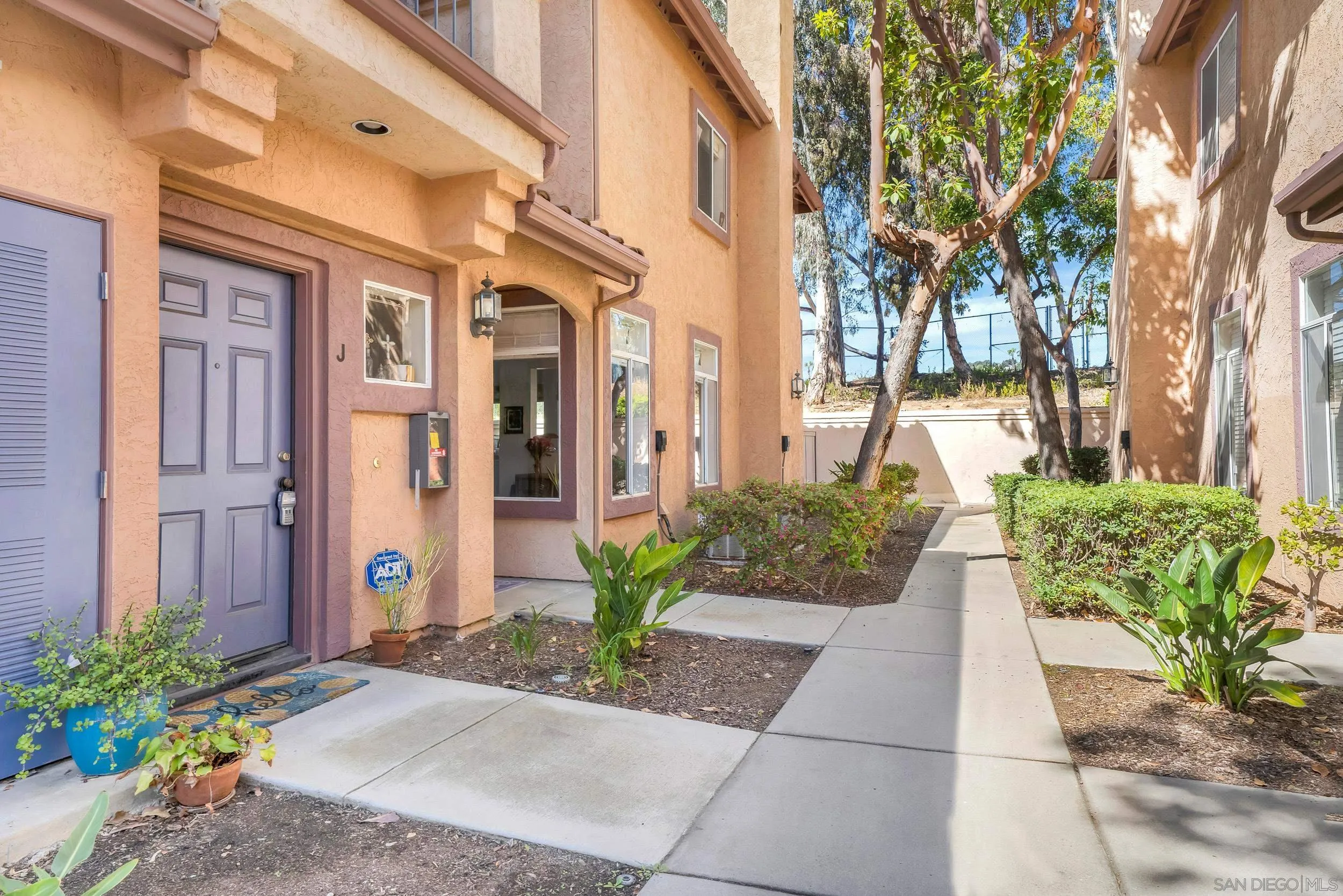 More Details about MLS # 250020812 : 11372 VIA RANCHO SAN DIEGO UNIT J