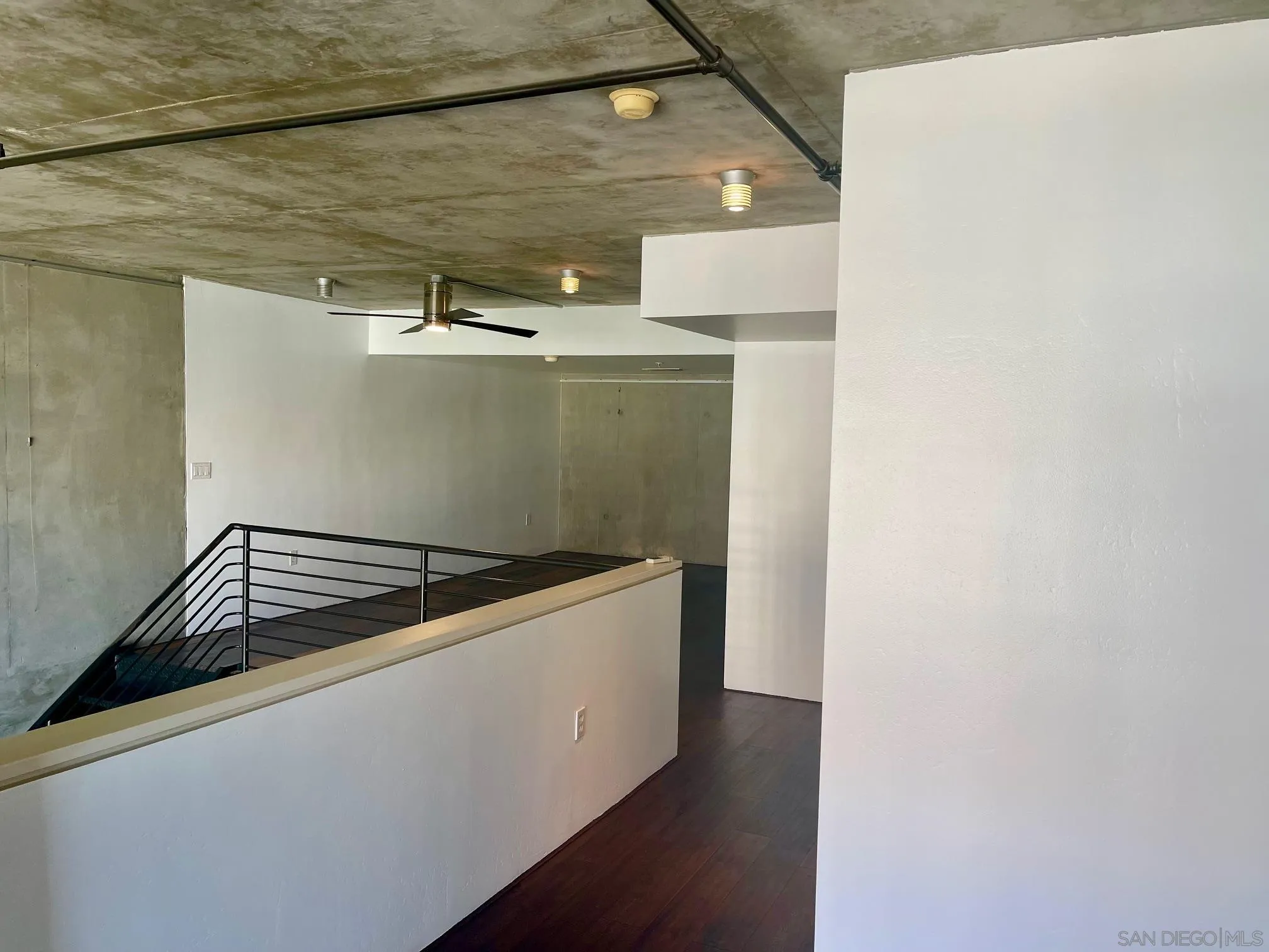 https://cdn.realtyfeed.com/cdn/127/250020846/b64ec7bd84b269d1892ec766a95c06a9.webp