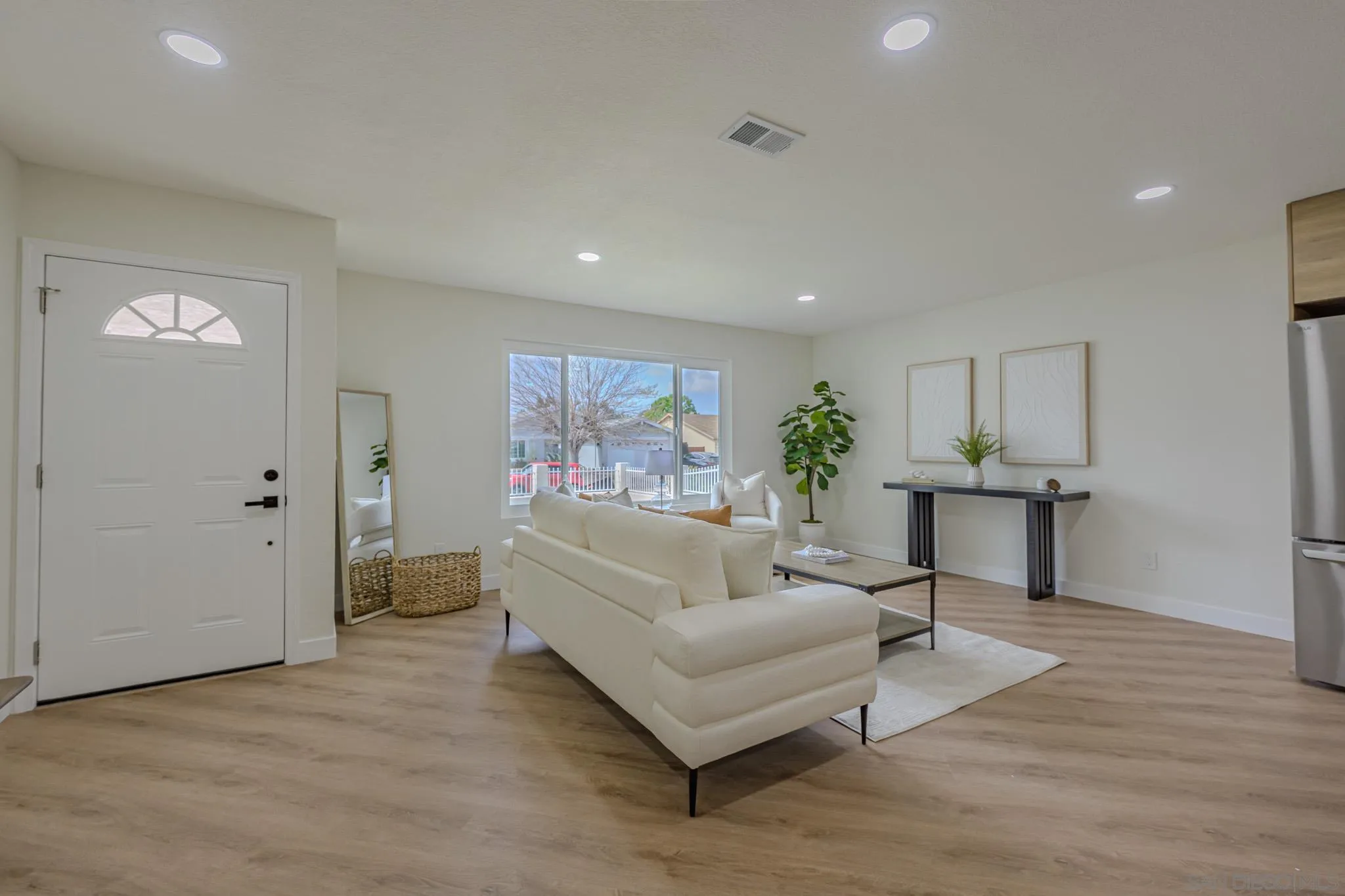 https://cdn.realtyfeed.com/cdn/127/250020886/187a203568324f74f3d54909273f5176.webp