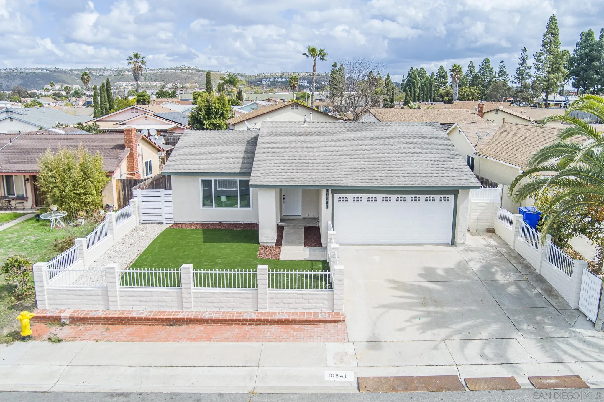 https://cdn.realtyfeed.com/cdn/127/250020886/4051821980e9a3104d30f3261d4b4952.webp