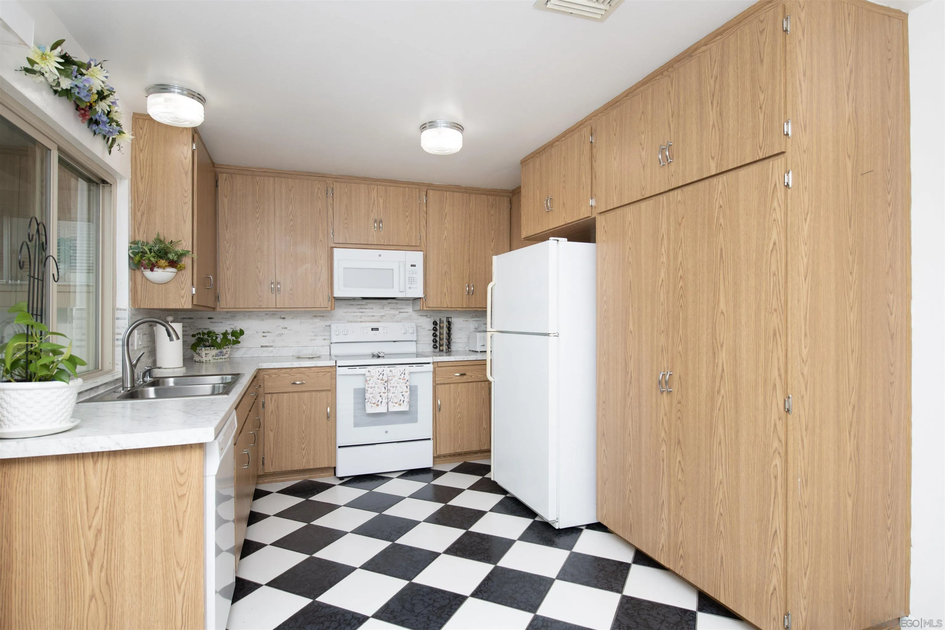 Photo #6: 250021010 Listing 