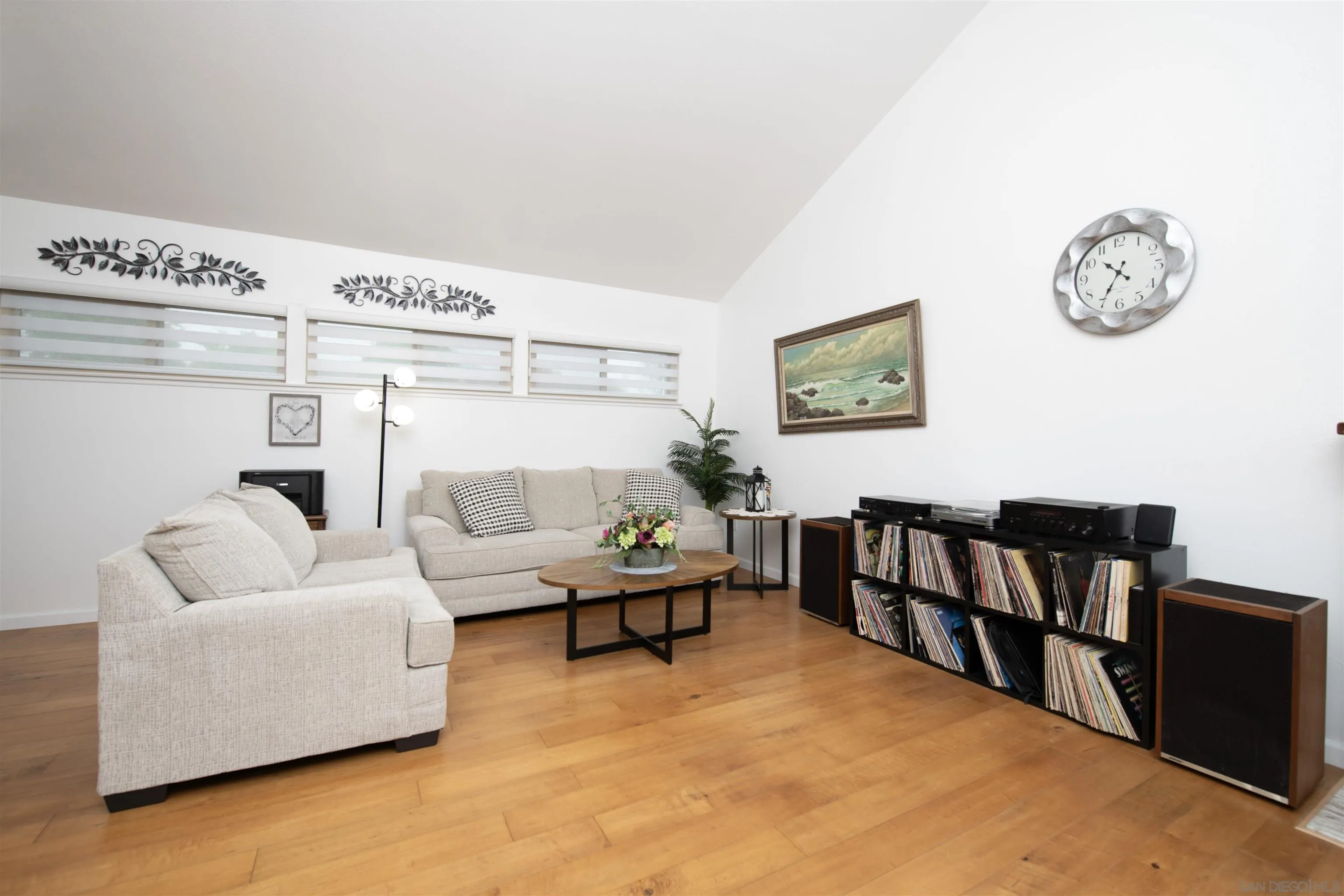 Photo #2: 250021010 Listing 