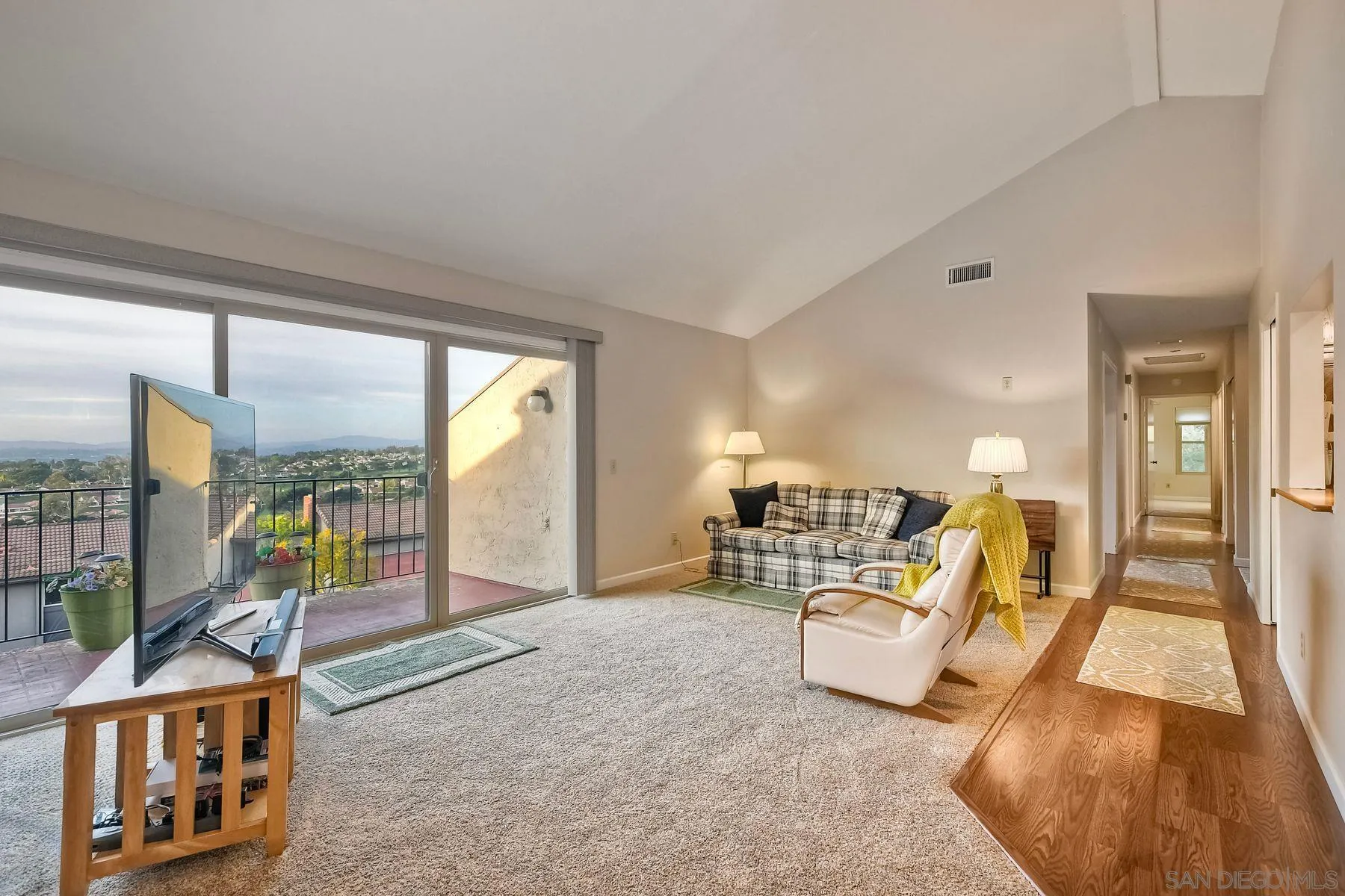 https://cdn.realtyfeed.com/cdn/127/250021033/40f31800e607a7103515bcac7cce2632.webp