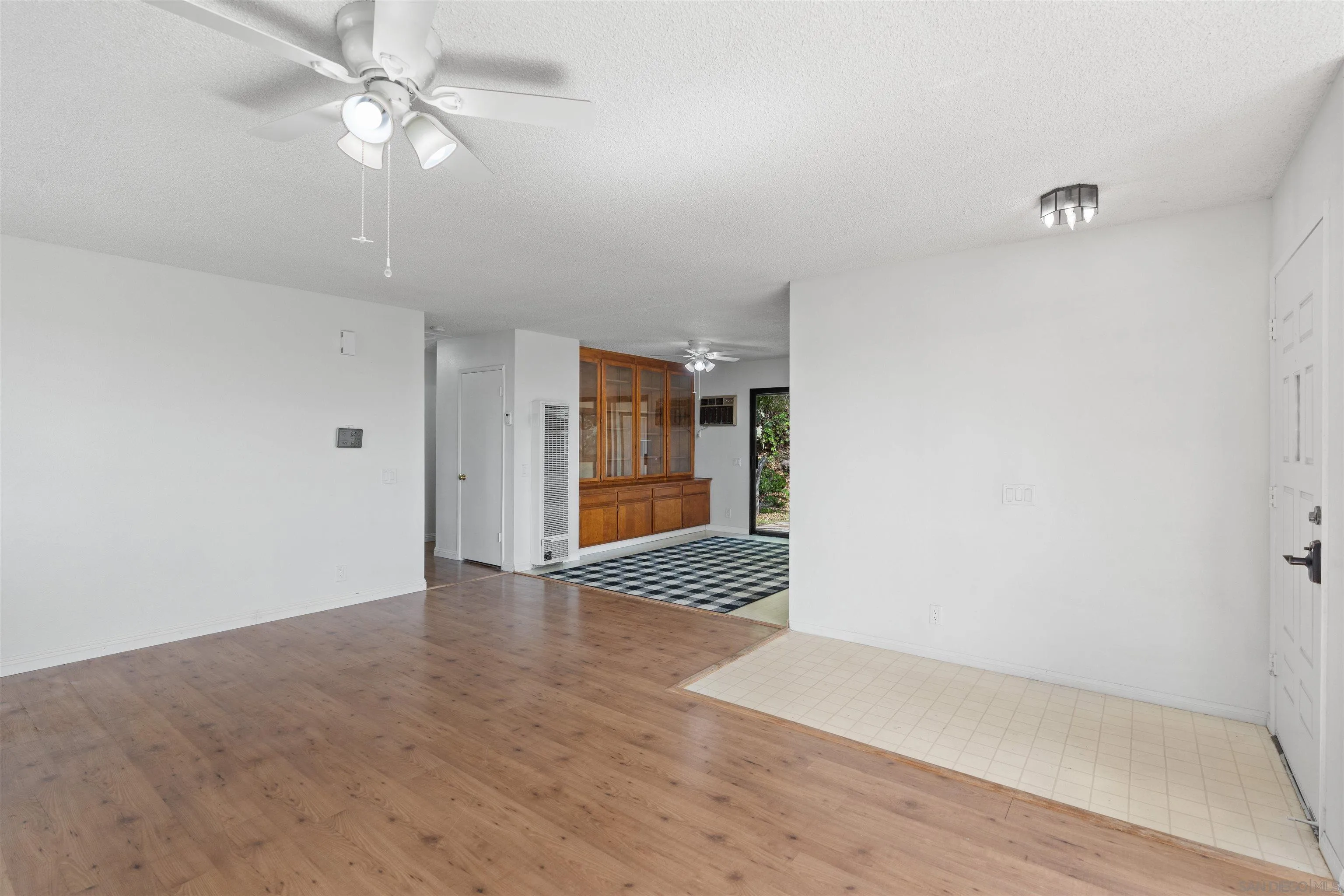 https://cdn.realtyfeed.com/cdn/127/250021045/152cefabd924e749a2c8af9ed168fe7e.webp