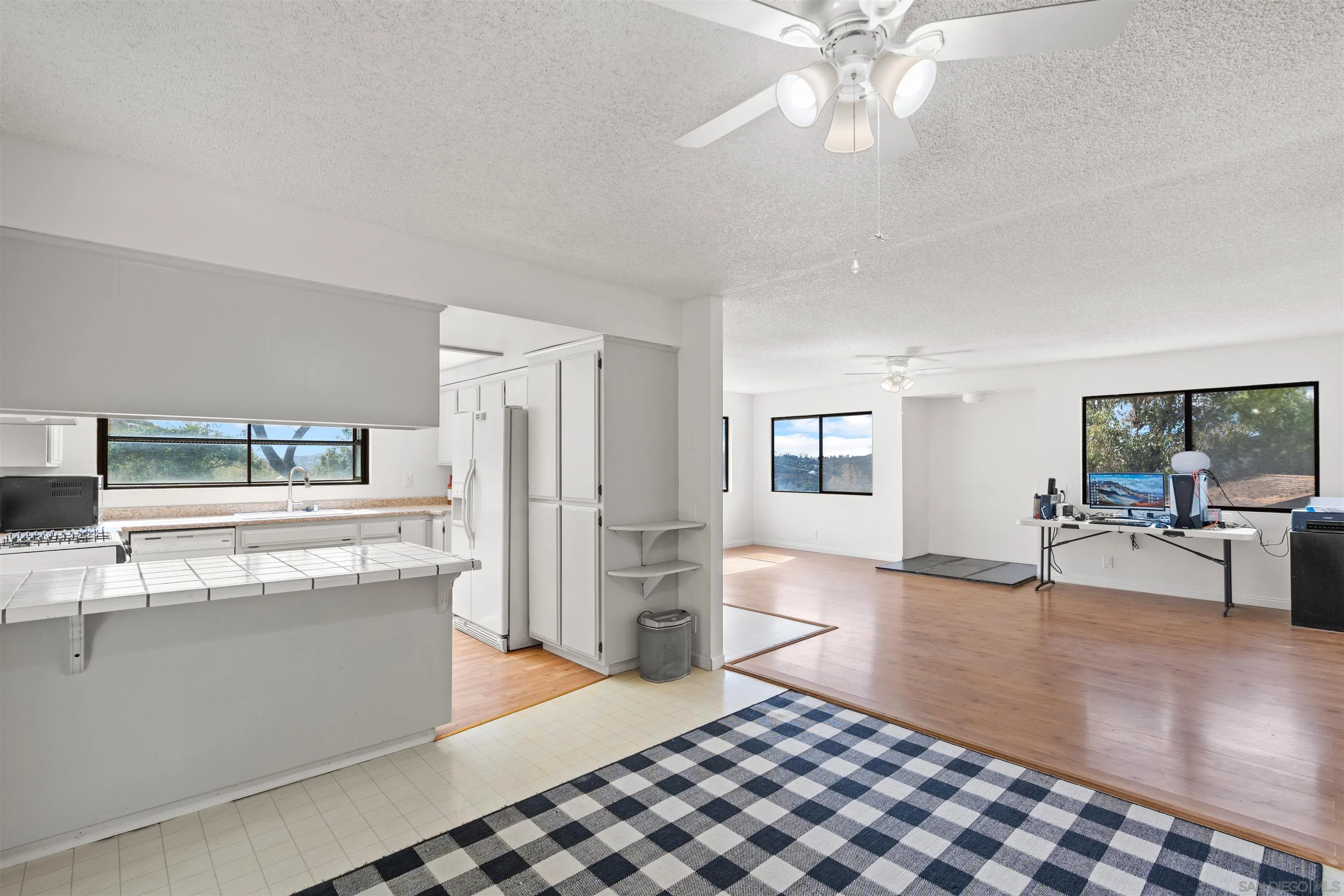 https://cdn.realtyfeed.com/cdn/127/250021045/c5281611b7ea8aad448076abdda46d6c.webp