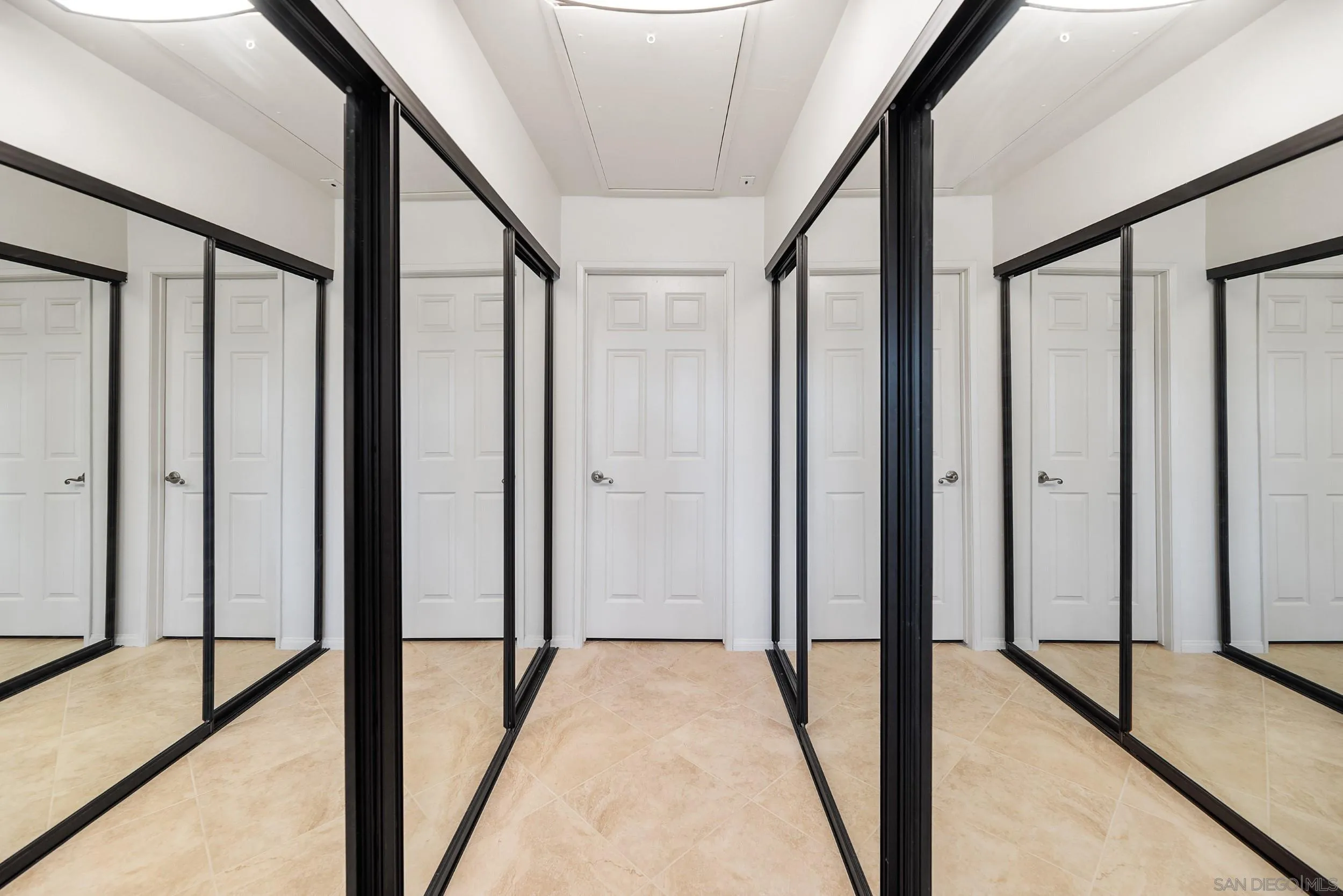 https://cdn.realtyfeed.com/cdn/127/250021055/71e3b4da7e96e46bab3a9b6e77f1d6c5.webp