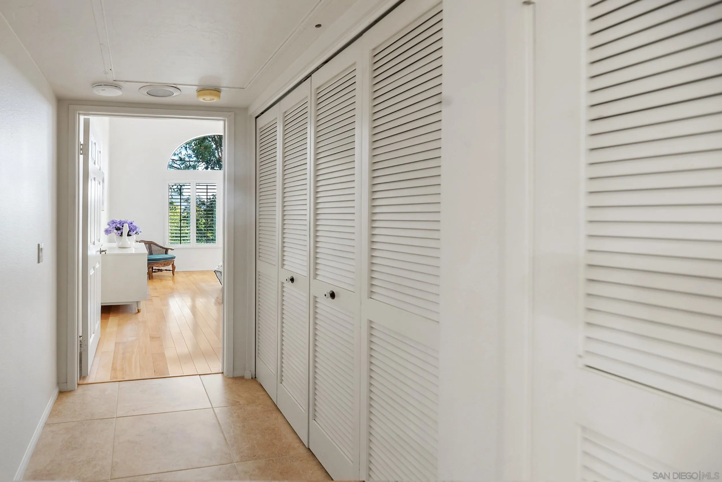 https://cdn.realtyfeed.com/cdn/127/250021055/bfa35735cbf0a0159b239a532c2cefbf.webp