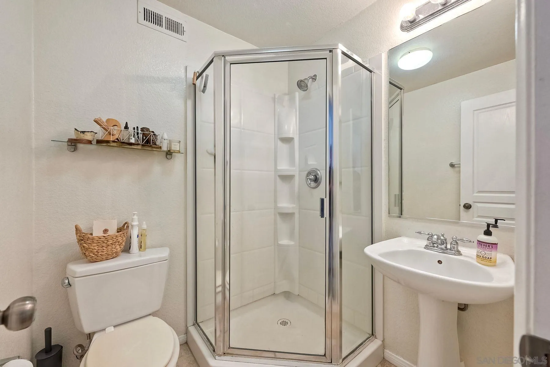 Photo #18: 250021127 Listing: Photo #18