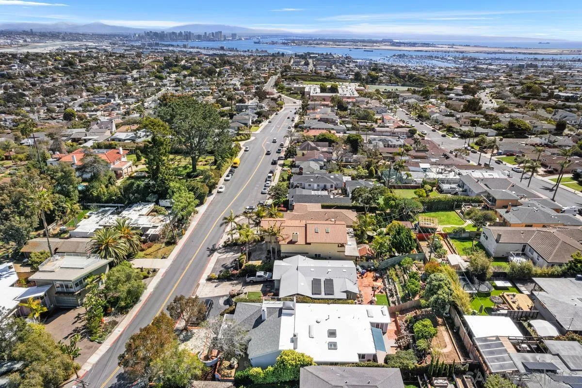 https://cdn.realtyfeed.com/cdn/127/250021164/3c1a203db57cfd16d7d215bef3090489.webp